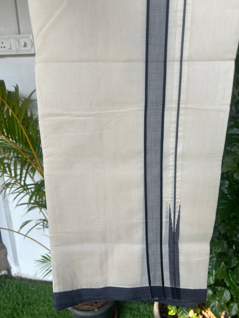 25% DISCOUNT!! KaithariKada HANDLOOM  UNAKKUPAAV Balaramapuram - 100% PURE Cotton OFF White - (Unbleached) Double Mundu/Dothi - 100X100 - 1 inch Navy blue & white stripes Puliyilakkara chutty  - 2KK5167REA