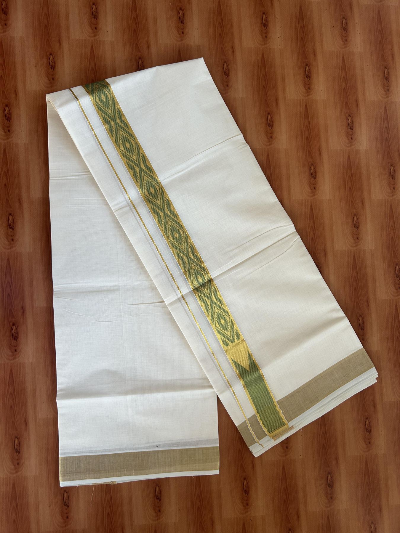 Double Off White (Unbleached) Mund/Dhoti - 20% Discount! KaithariKada Balaramapuram - Mixed Cotton (60s) - 1.5 inch Kasav Green Jacquard design chutty Kara 4.00 mtr (8.5 Muzham) - 10 KK5398 PMC
