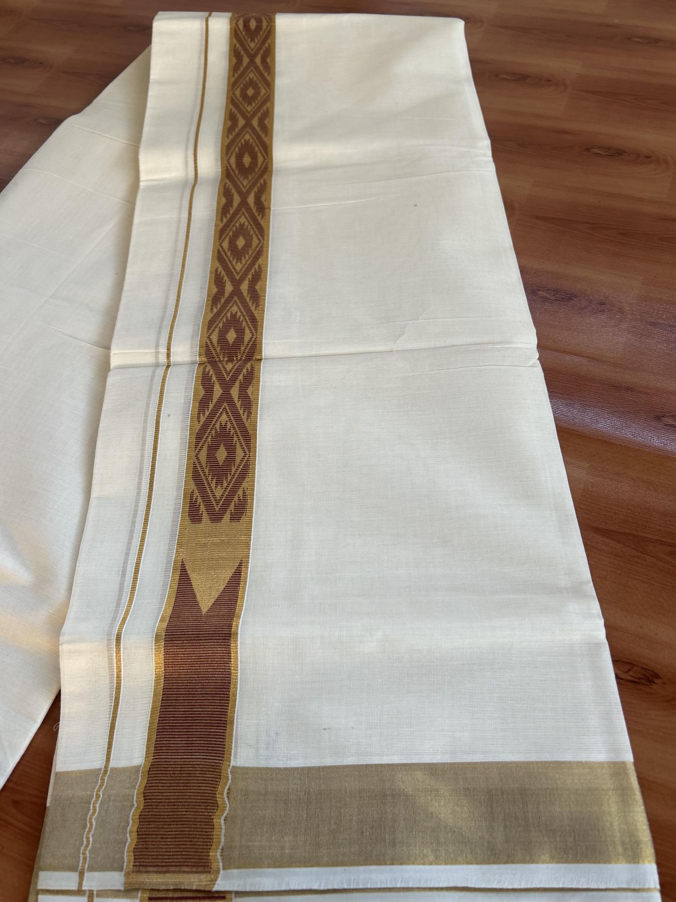 Double Off White (Unbleached) Mund/Dhoti - 20% Discount! KaithariKada Balaramapuram - Mixed Cotton (60s) - 1.5 inch Kasav Maroon Jacquard design chutty Kara 4.00 mtr (8.5 Muzham) -  22 KK5398 PMC