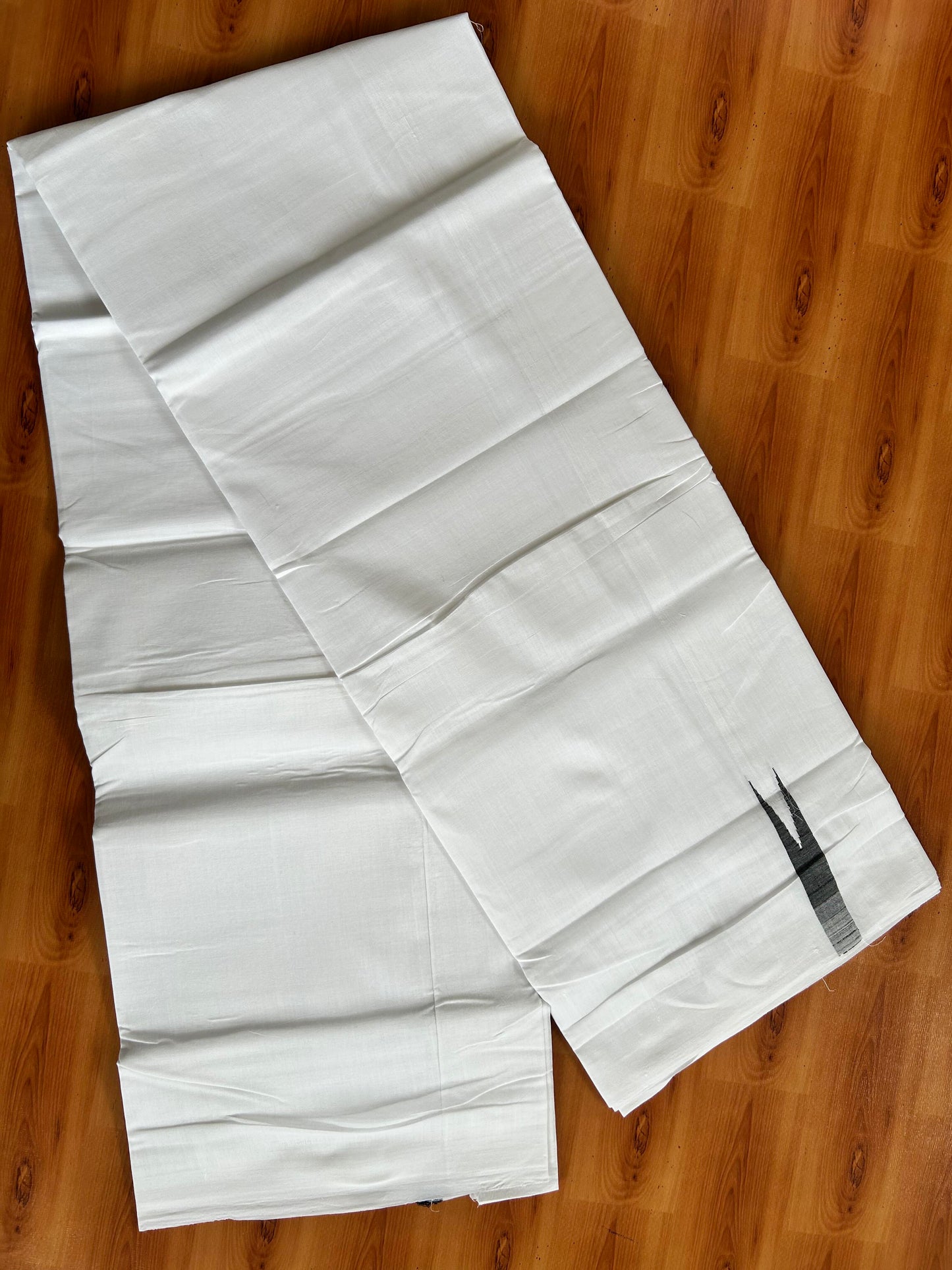 Double Pure White Mundu/Dhoti- 25% Disocunt!! KaithariKada Kerala Handloom Unakkupaav - 100% Pure Cotton - 2/120x80 - 0.5 inch Puliyilakkara Black Chutty Kara - 4 mtr (8.5 muzham) - 26 KK5449 YAR