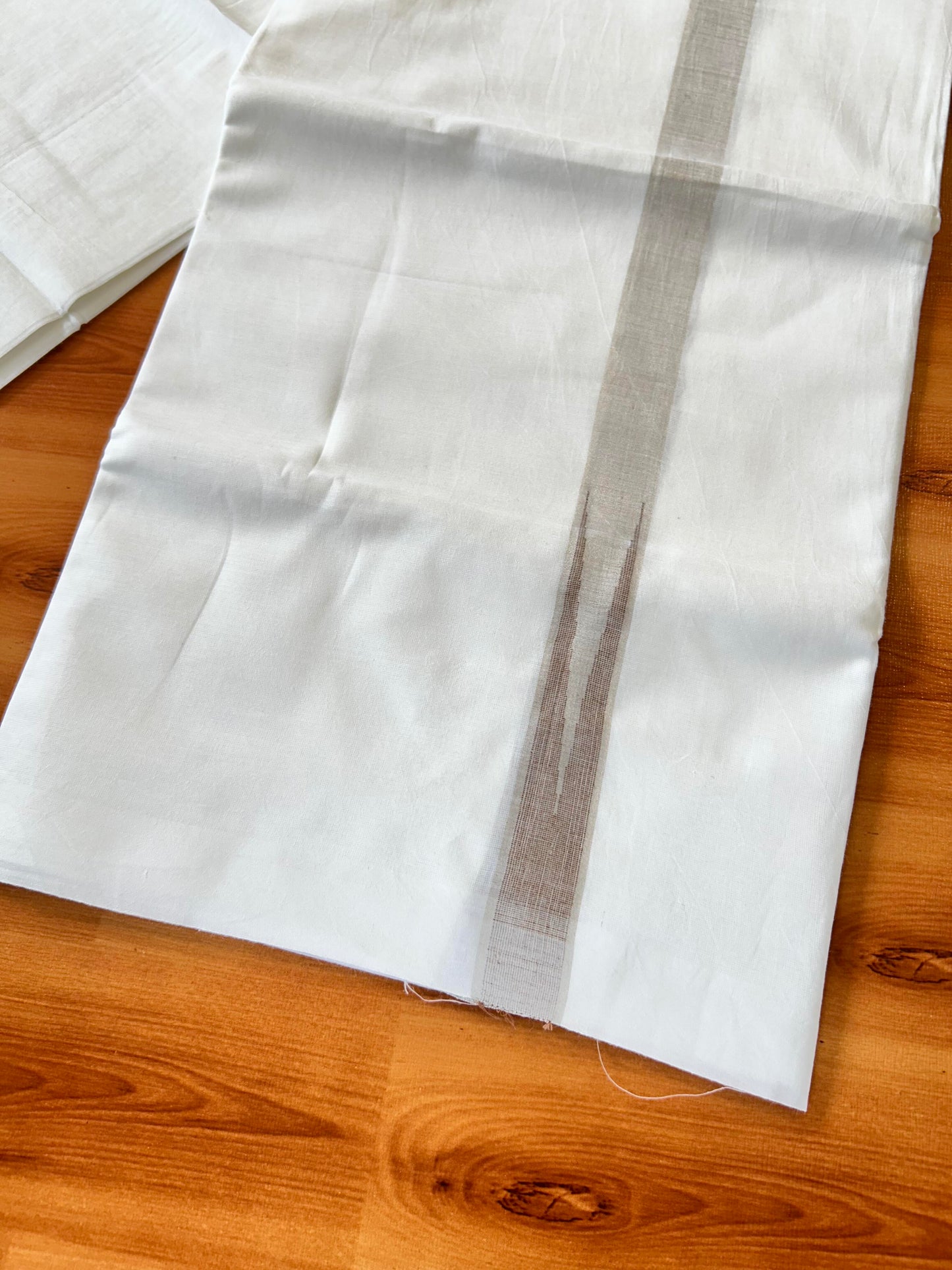 Pure White Double Mundu/Dhoti - 20% Discount ! Kaitharikada Balaramapuram 100% Cotton - 100x80 - 1 inch Puliyilakkara Silver Kasav & Brown Chutty Kara 3.90 mtr (8 muzham) - 21 KK5446 VAS