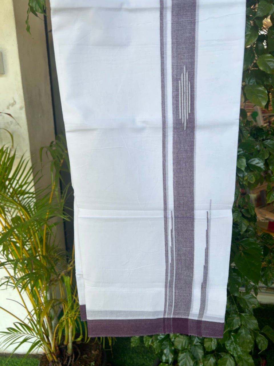 27% DISCOUNT!!! KaithariKada Balaramapuram 100% Cotton Double PURE white Mundu/Dhoti - 80X80 - 2.25 Inch Dark Purple shaded Centre stripes Putta Chutty kara - 44KK5074THI