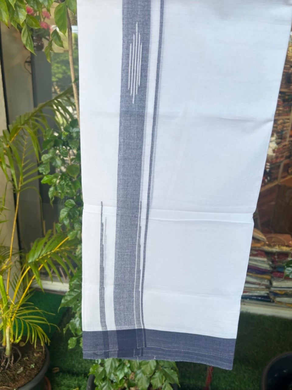 27% DISCOUNT!!! KaithariKada Balaramapuram 100% Cotton Double PURE white Mundu/Dhoti - 80X80 - 2.25 Inch Navy Blue shaded Centre stripes Putta Chutty kara - 46KK5074THI