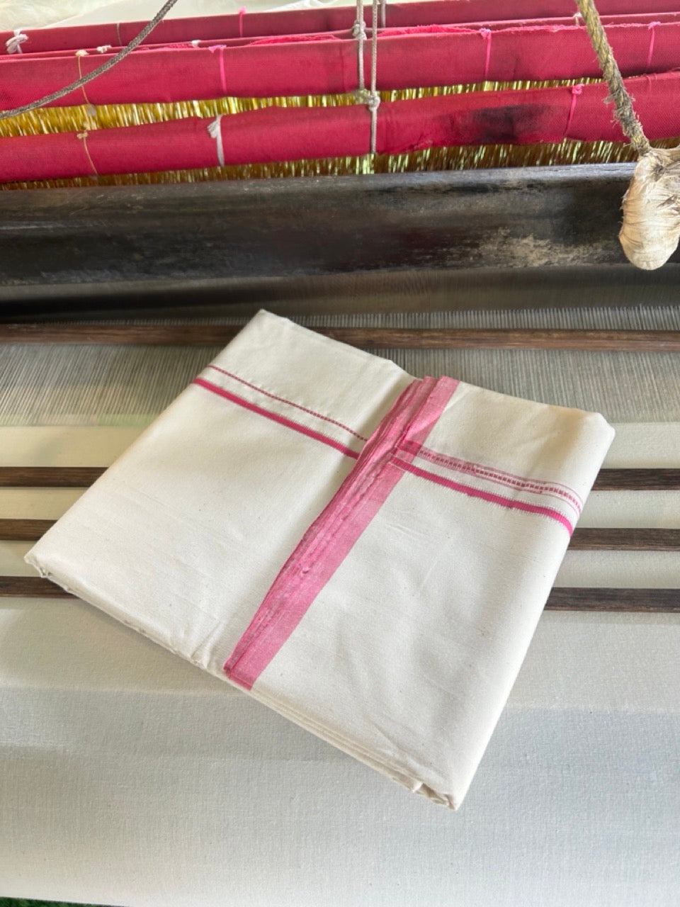 SIGNATURE KAITHARIKADA EXCLUSIVE SINGLE DHOTI - 100% Cotton Balaramapuram HANDLOOM Single Mundu/Dhoti - Off White - (Unbleached) 0.25 Inch Muthukuri Pink & Silver KASAVU Chutty Kara (2 meter / 4 muzham)  - 4KK5010KAI