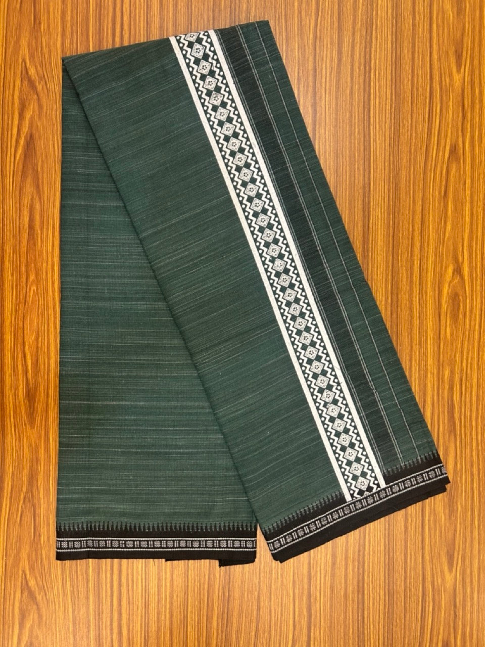 6% Discount!!! Kaitharikada Pure Cotton - Single Kaily / Lungi -  3 inch Printed kara with White & Green colour body Kuppadam Border (2 meter / 4 muzham) - 9KK8019AS