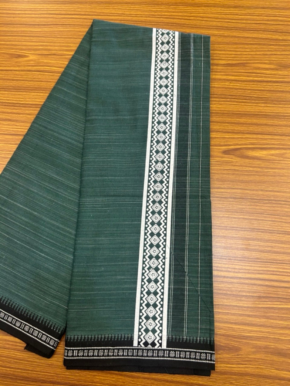 6% Discount!!! Kaitharikada Pure Cotton - Single Kaily / Lungi -  3 inch Printed kara with White & Green colour body Kuppadam Border (2 meter / 4 muzham) - 9KK8019AS