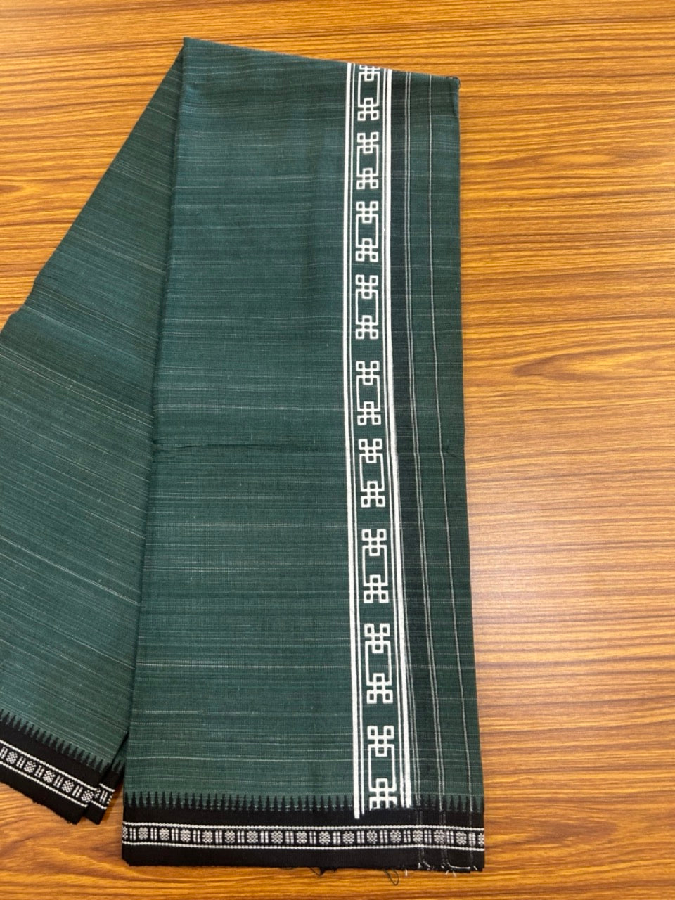 6% Discount!!! Kaitharikada Pure Cotton - Single Kaily / Lungi -  2 inch Printed kara with White & Green colour body Kuppadam Border (2 meter / 4 muzham) - 10KK8019AS