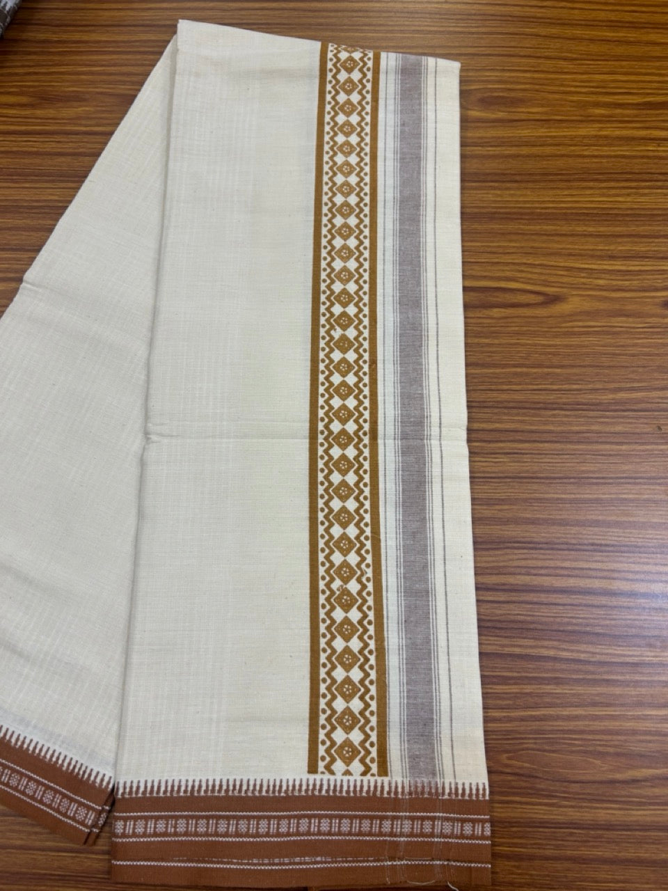 12% Discount !! Kaitharikada Pure Cotton Single OFF WHITE - (Unbleached) Kaily / Lungi - 3.25 inch Brown Striped Printed kara Kuppadam Border with OFF WHITE colour body (2 meter / 4 muzham)- 22KK8019AS
