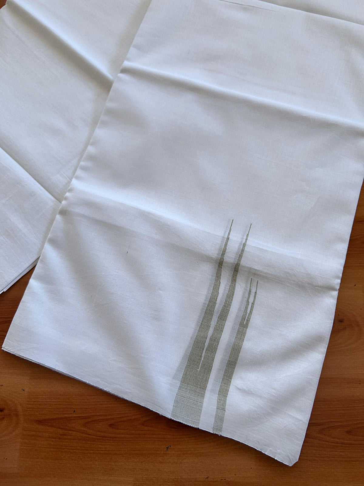 Double Pure White Mundu/Dhoti - 20% Discount !! KaithariKada Balaramapuram 100% Cotton - 100x80 - 0.75 inch Olive Green Striped Double Chutty Kara 3.90 mtr (8 muzham) - 17 KK5515 CKS