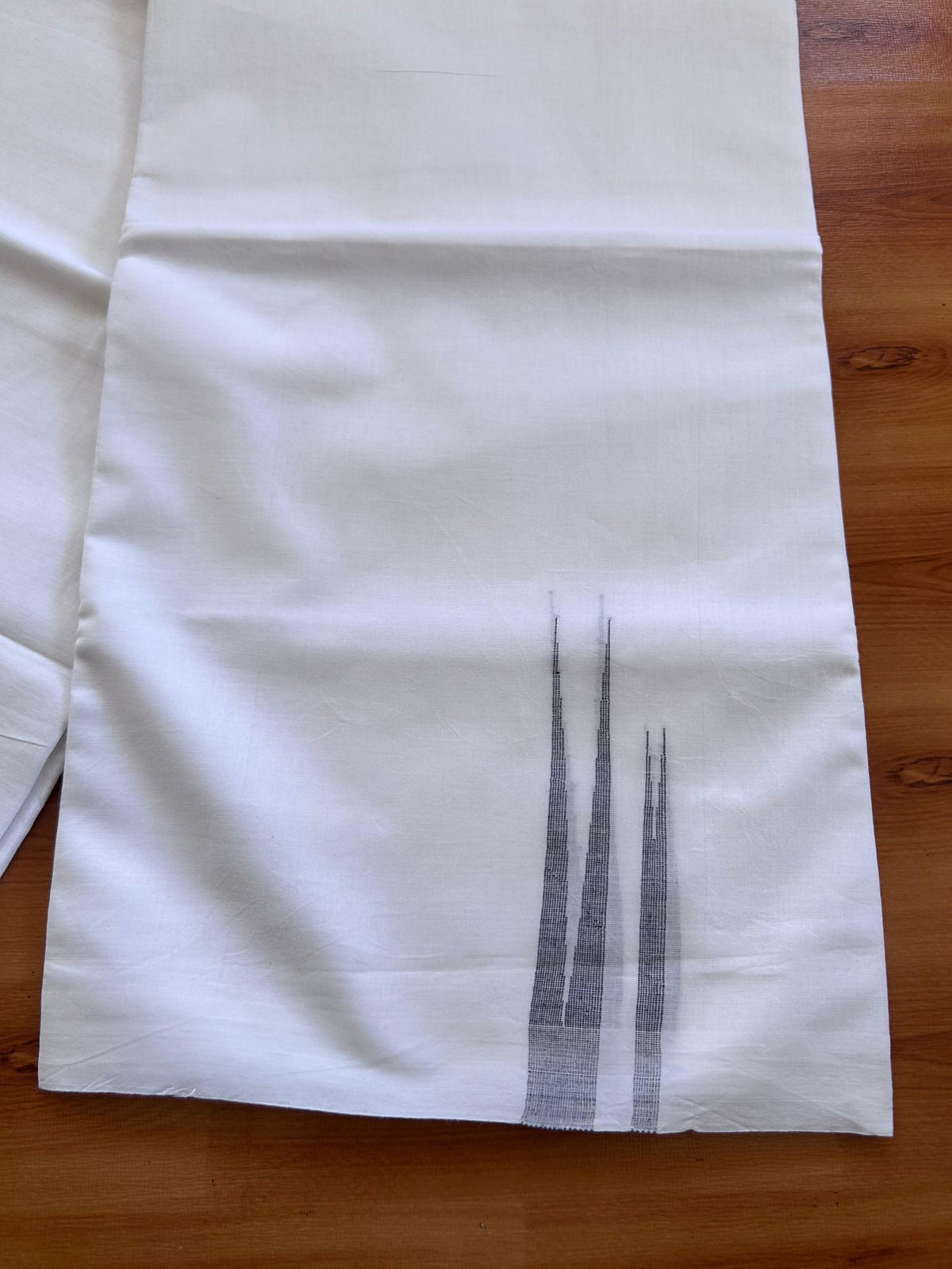 Double Pure White Mundu/Dhoti - 20% Discount !! KaithariKada Balaramapuram 100% Cotton - 100x80 - 0.75 inch Navy Blue Striped Double Chutty Kara 3.90 mtr (8 muzham) - 15 KK5515 CKS