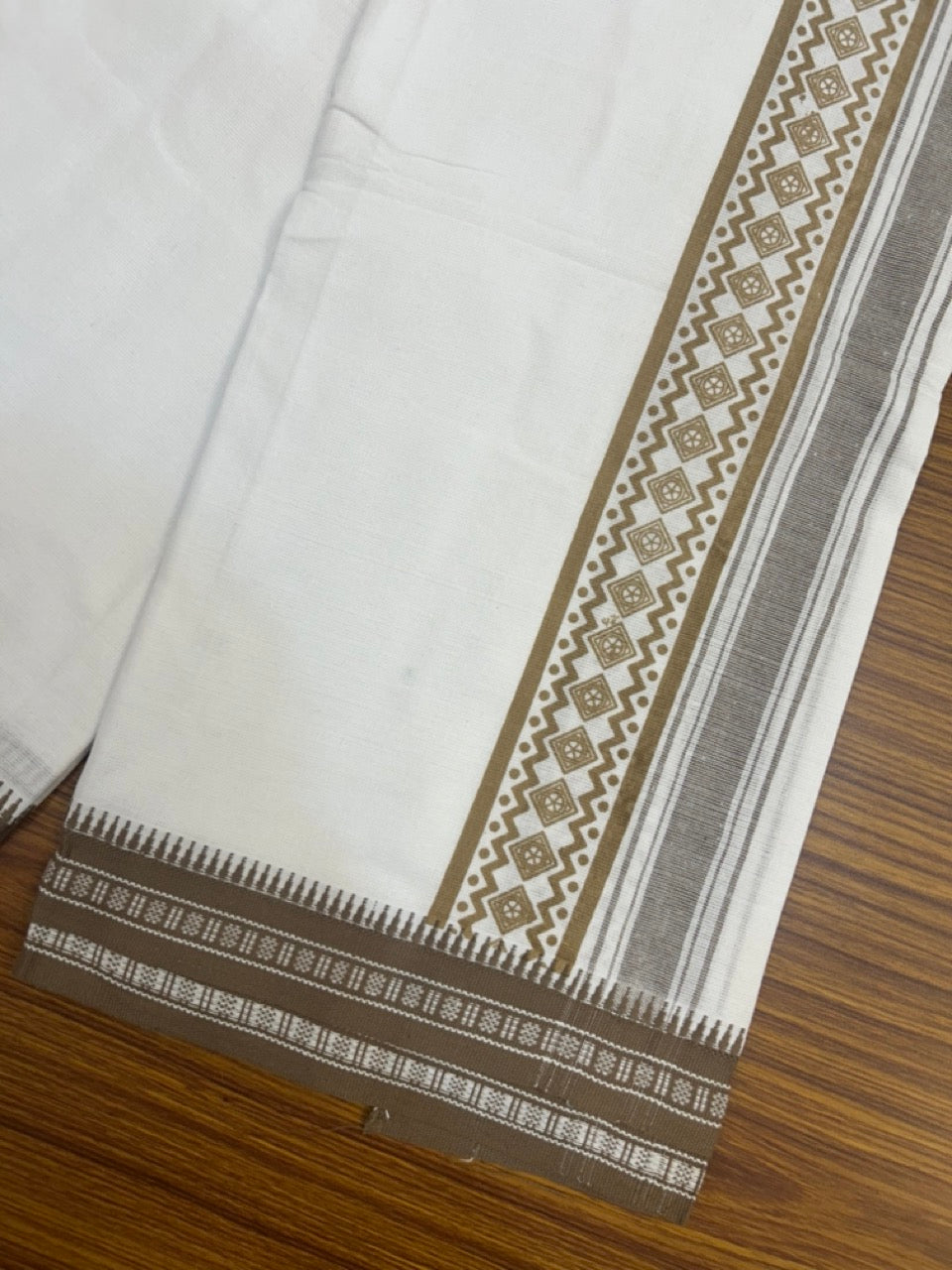 18% Discount!!! Kaitharikada Pure Cotton - Single Kaily / Lungi -3 inch  Brown Striped Kuppadam kara with White colour body (2 meter / 4 muzham) - 32KK8019AS