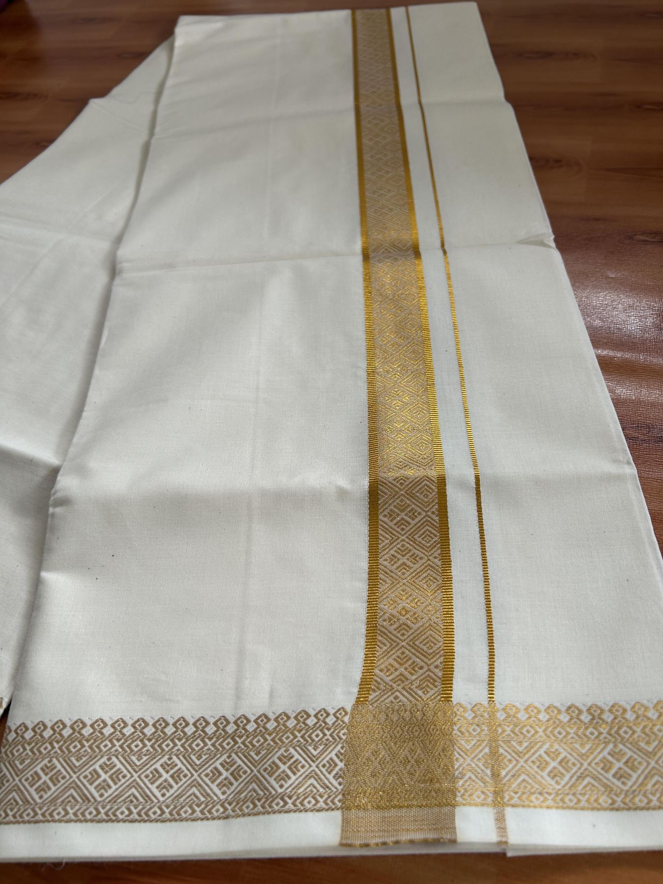 Single Off White - (Unbleached) Mundu/Dhoti - 20% Discount!! Kaitharikada Balaramapuram Pure Cotton - 40s - 1.25 inch Gold Kasav Jacquard Design Kara 2 mtr (4 muzham) - 25 KK5395 GAN