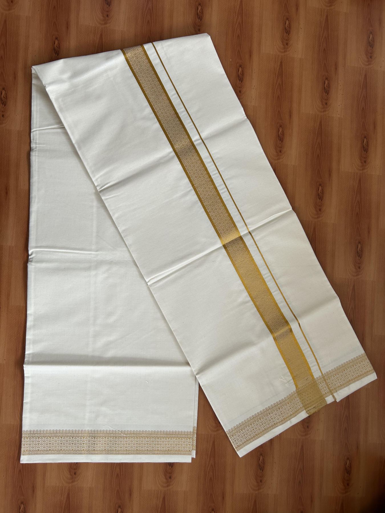 Single Off White - (Unbleached) Mundu/Dhoti - 20% Discount!! Kaitharikada Balaramapuram Pure Cotton - 40s - 1.25 inch Gold Kasav Jacquard Design Kara 2 mtr (4 muzham) - 26 KK5395 GAN