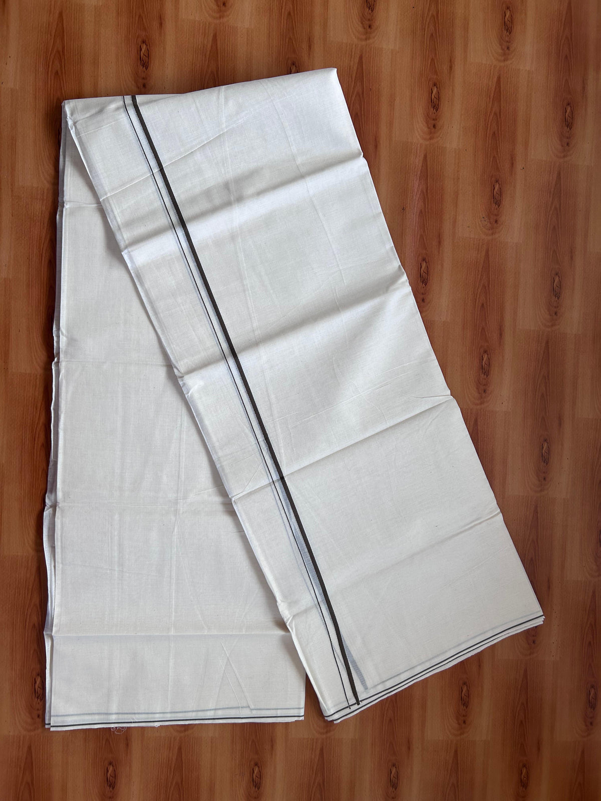 Double Off white Mundu/Dhoti - 20% Discount! KaithariKada - 100% Pure Cotton 100x80  - 0.3 cm Olive Green Thin Kara 4.10 mtr (8.5 Muzham) - 8 KK5517 VIN