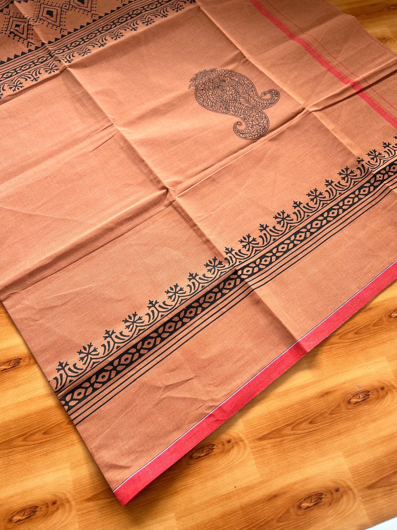 Single Kaily / Lungi - Pure Cotton - (40s) -  Red kara Black Printed design with Kavi colour body (2 meter / 4 muzham) - 4 KK8071 GAN