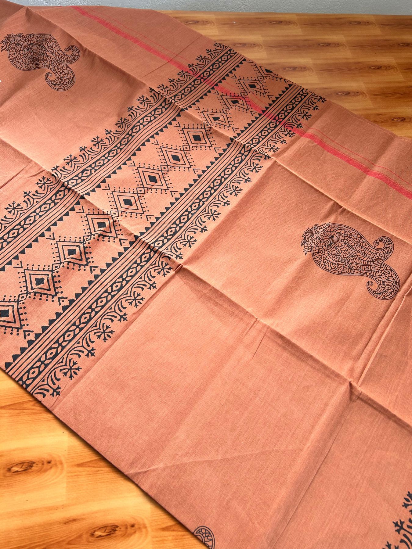 Single Kaily / Lungi - Pure Cotton - (40s) -  Red kara Black Printed design with Kavi colour body (2 meter / 4 muzham) - 4 KK8071 GAN