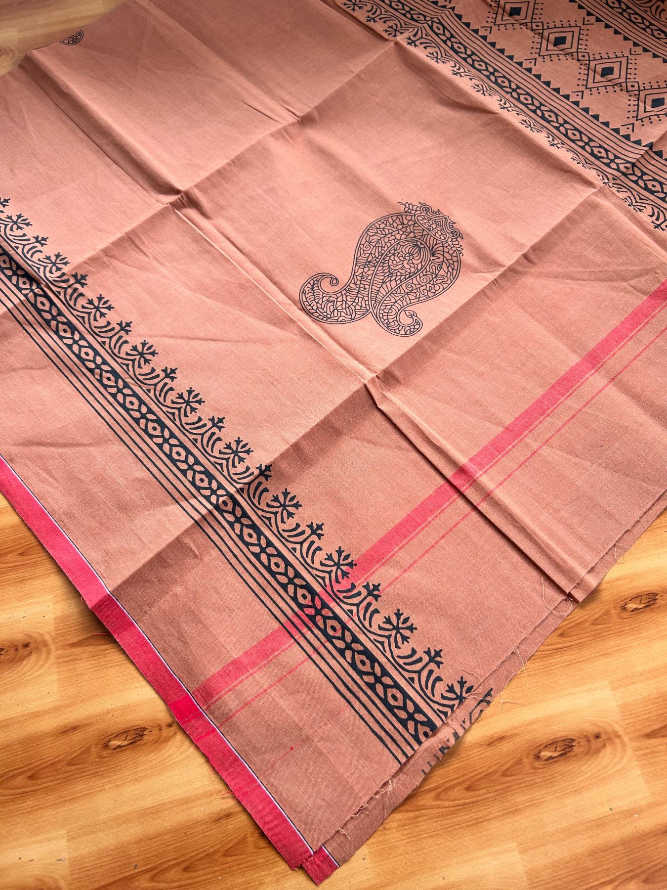Single Kaily / Lungi - Pure Cotton - (40s) -  Red kara Black Printed design with Kavi colour body (2 meter / 4 muzham) - 4 KK8071 GAN