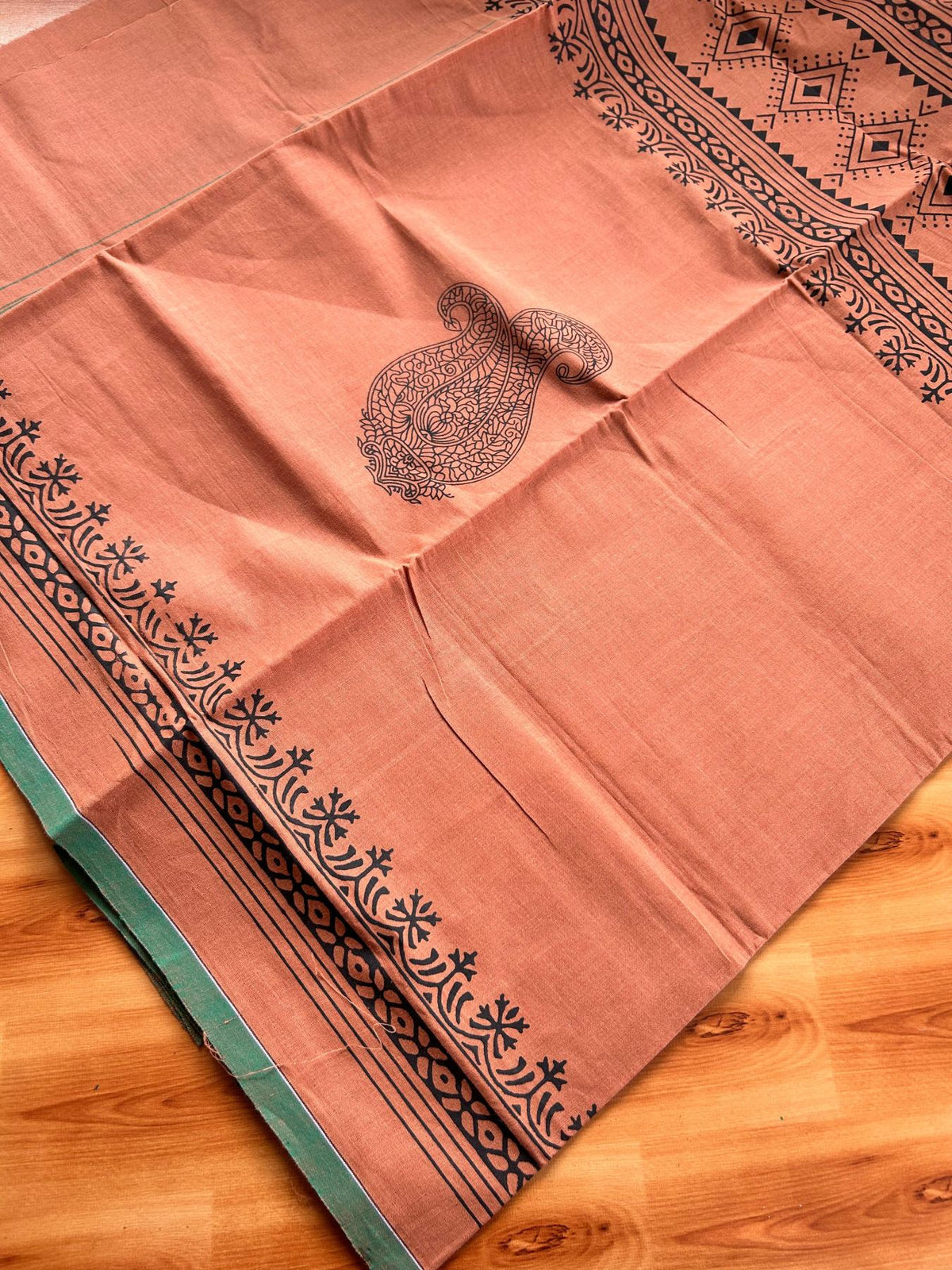 Single Kaily / Lungi - Pure Cotton - (40s) -  Green kara Black Printed design with Kavi colour body (2 meter / 4 muzham) - 5 KK8071 GAN