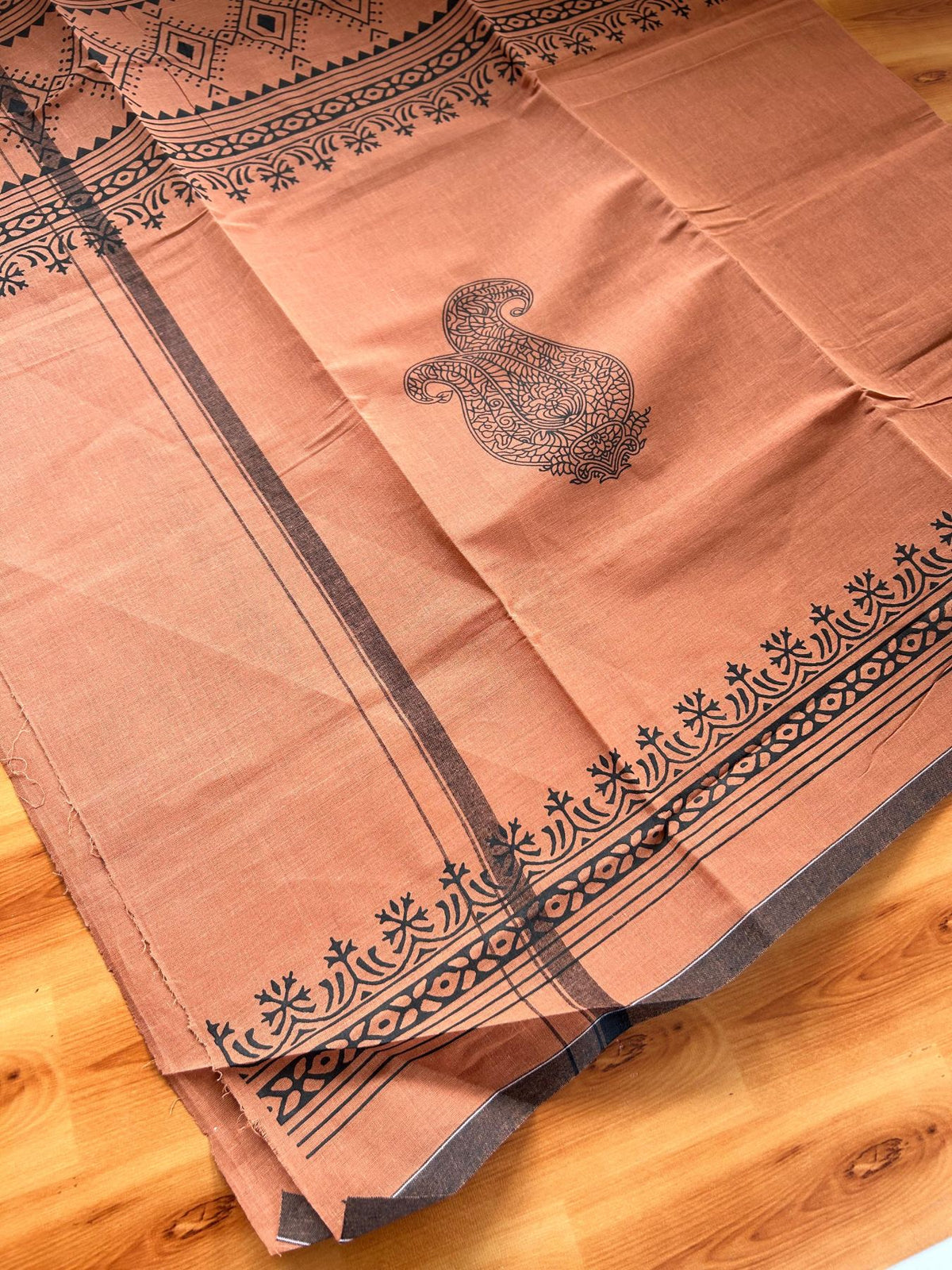Single Kaily / Lungi - Pure Cotton - (40s) -  Black kara Black Printed design with Kavi colour body (2 meter / 4 muzham) - 6 KK8071 GAN