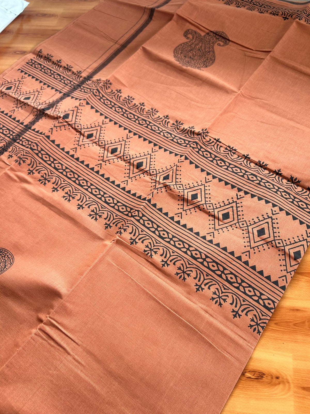 Single Kaily / Lungi - Pure Cotton - (40s) -  Black kara Black Printed design with Kavi colour body (2 meter / 4 muzham) - 6 KK8071 GAN
