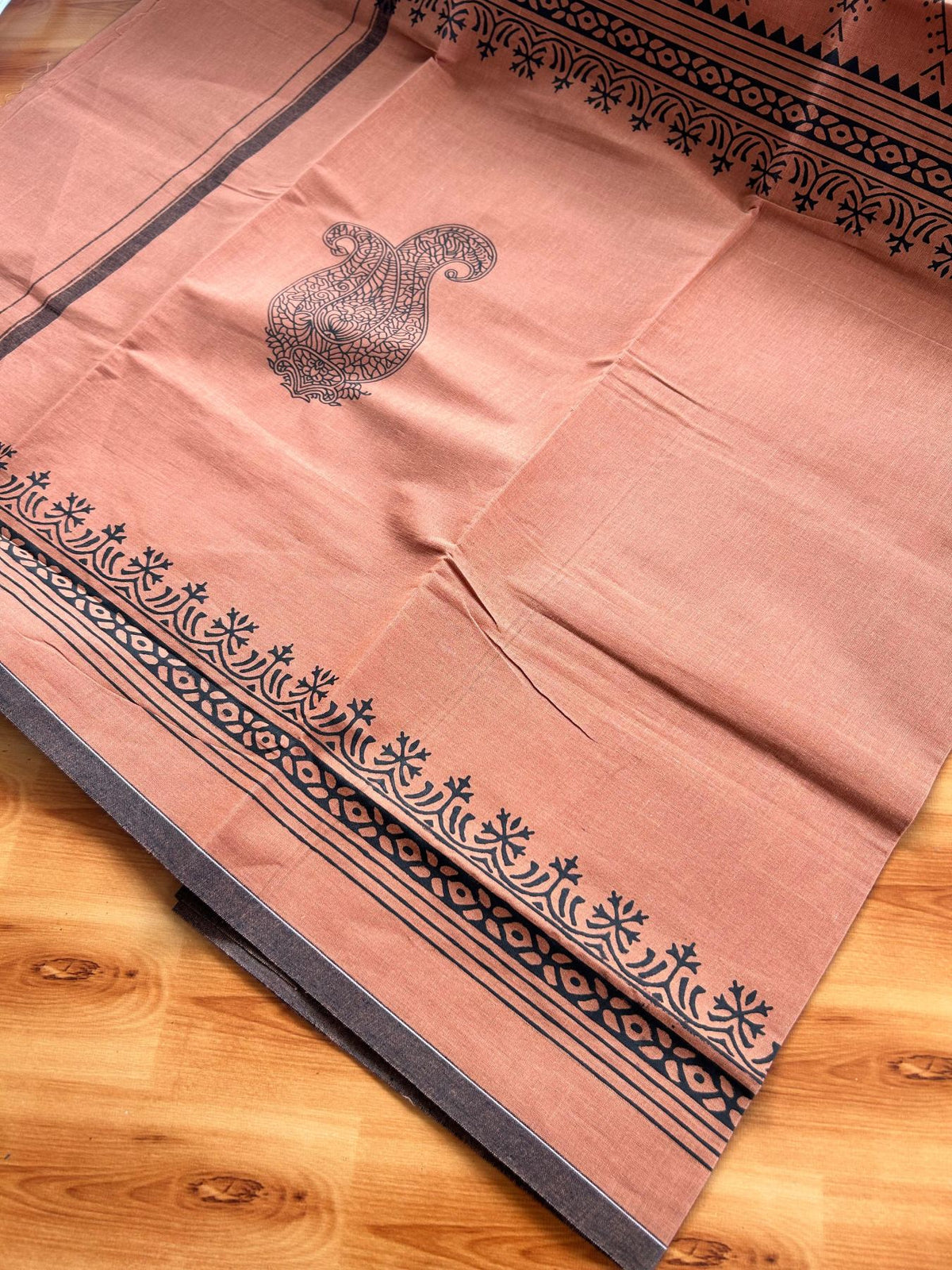 Single Kaily / Lungi - Pure Cotton - (40s) -  Black kara Black Printed design with Kavi colour body (2 meter / 4 muzham) - 6 KK8071 GAN