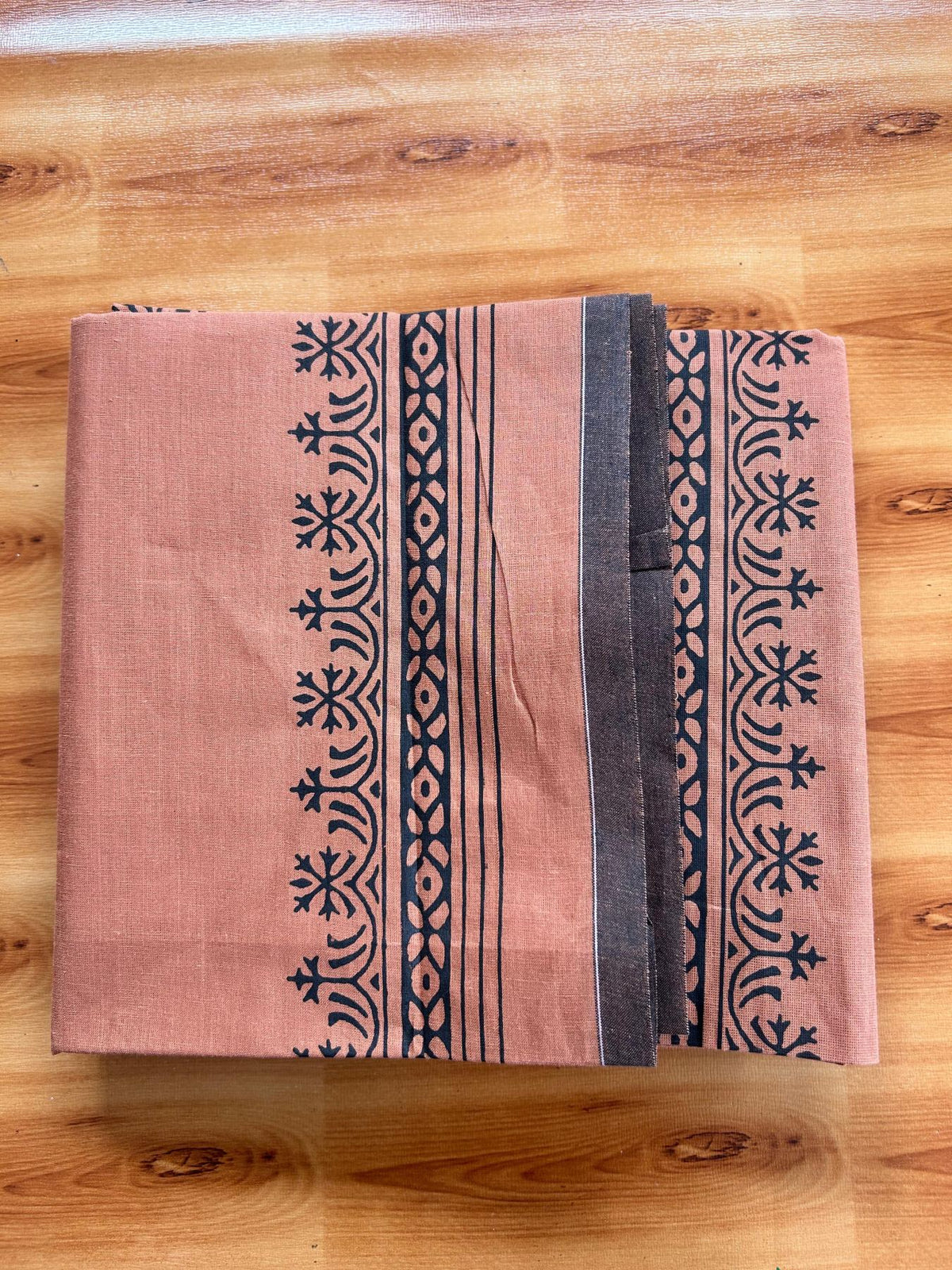 Single Kaily / Lungi - Pure Cotton - (40s) -  Black kara Black Printed design with Kavi colour body (2 meter / 4 muzham) - 6 KK8071 GAN
