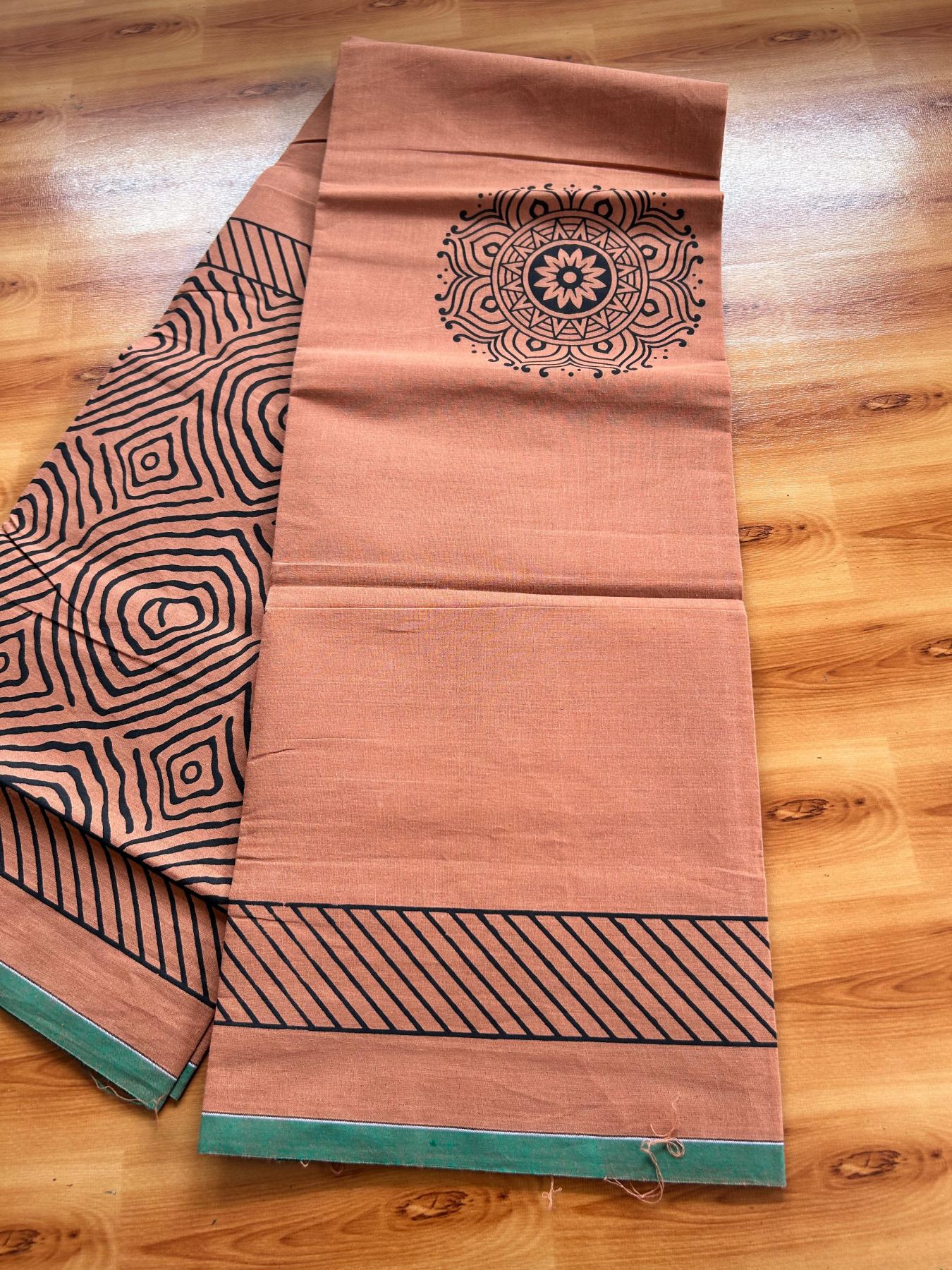 Single Kaily / Lungi - Pure Cotton - (40s) -  Green kara Black Printed design with Kavi colour body (2 meter / 4 muzham) - 7 KK8071 GAN