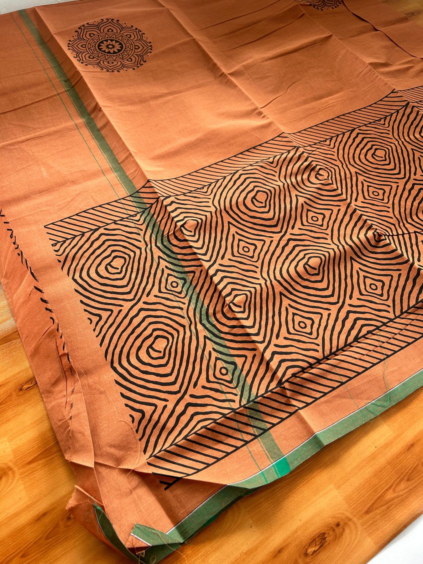 Single Kaily / Lungi - Pure Cotton - (40s) -  Green kara Black Printed design with Kavi colour body (2 meter / 4 muzham) - 7 KK8071 GAN