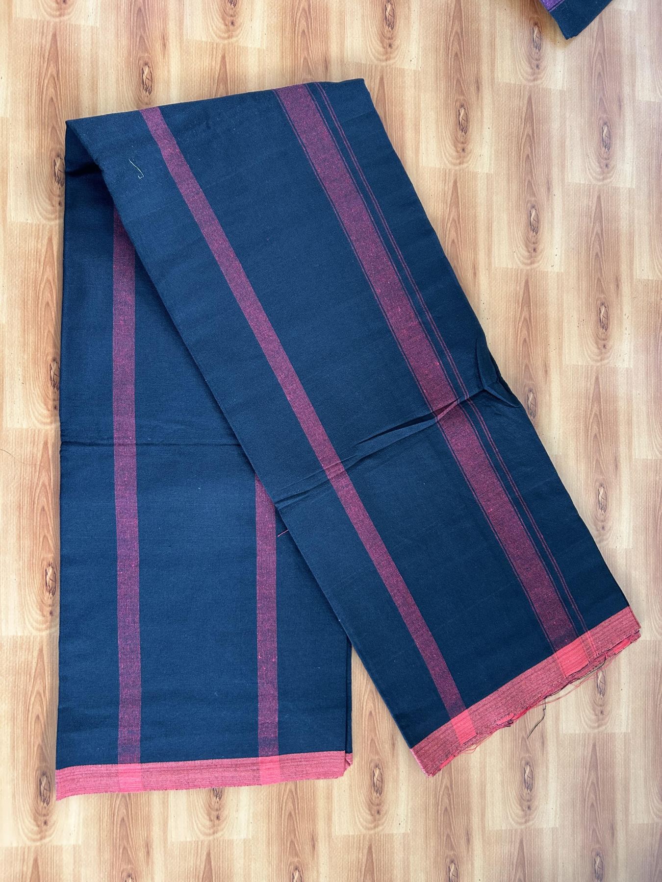 Kaitharikada - Single Kaily / Lungi - Mixed Cotton - 40s twisted - 1 inch  Red kara with Black & Red Striped colour body (2 meter / 4 muzham) - 8 KK8055 SAT