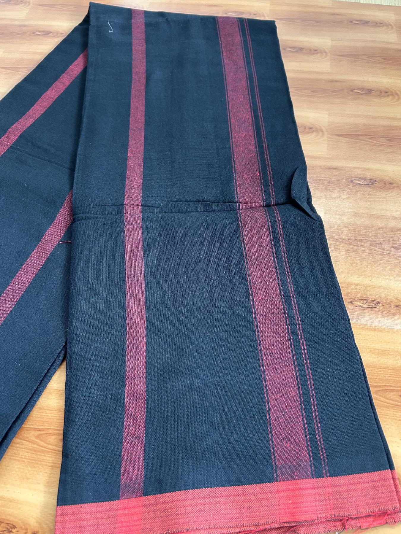 Kaitharikada - Single Kaily / Lungi - Mixed Cotton - 40s twisted - 1 inch  Red kara with Black & Red Striped colour body (2 meter / 4 muzham) - 8 KK8055 SAT