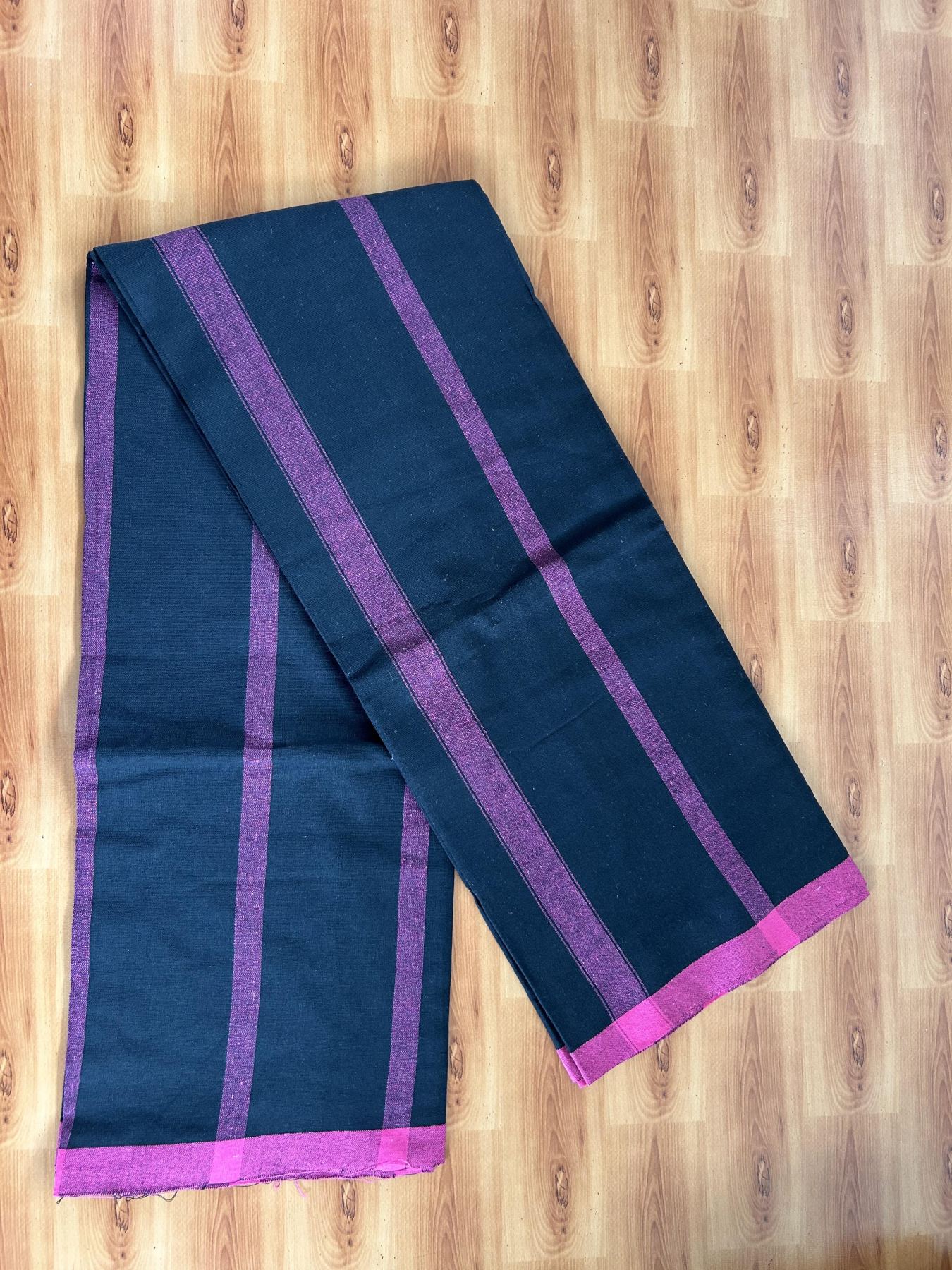 Kaitharikada - Single Kaily / Lungi - Mixed Cotton - 40s twisted - 1 inch  Dark Pink kara with Black & Dark Pink Striped colour body (2 meter / 4 muzham) - 10 KK8055 SAT