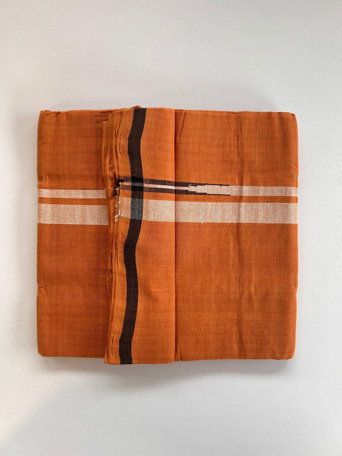 Kerala Handloom Single Kaily/Lungi - KaithariKada 100% Pure Cotton - 40s - 1.5 cm Puliyilakkara White & Black Shaded Chutty  Kara With Kavi Colour Body - (2 meter / 4 muzham) - 35 KK8081 ELA