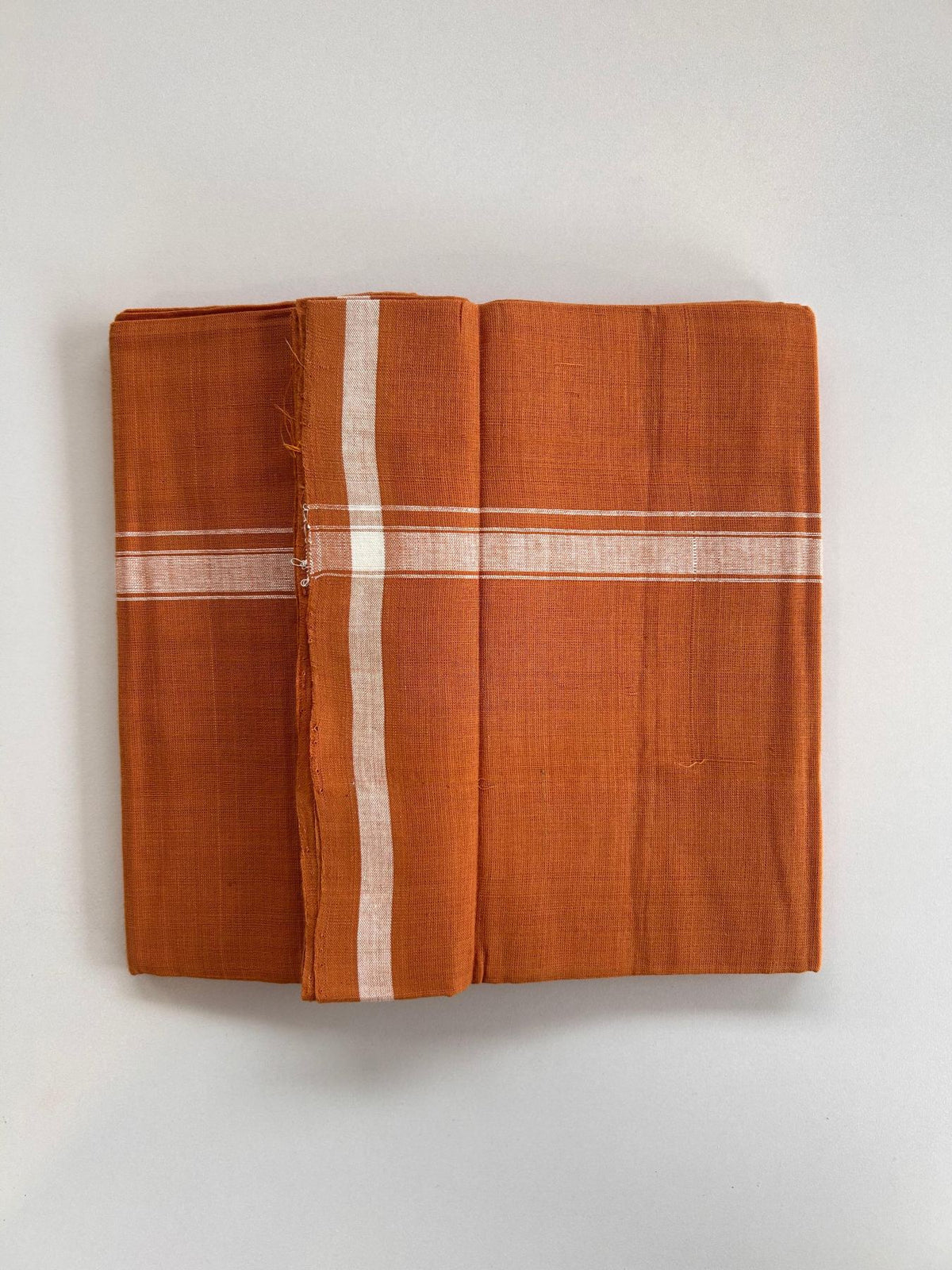 Kerala Handloom Single Kaily/Lungi - KaithariKada 100% Pure Cotton - 40s - 1 cm White Shaded Kara With Kavi Colour Body - (2 meter / 4 muzham) - 32 KK8081 ELA