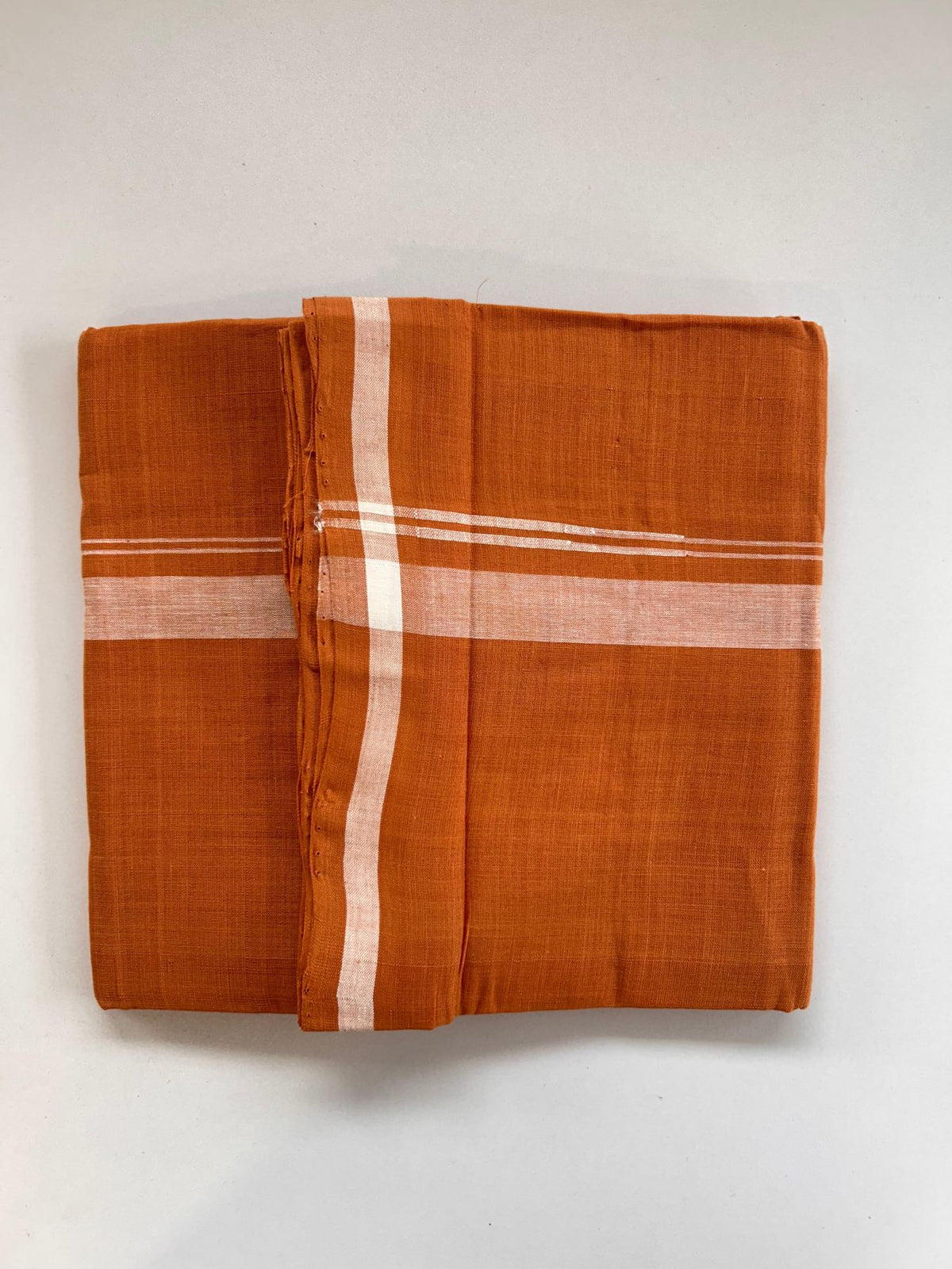 Kerala Handloom Single Kaily/Lungi - KaithariKada 100% Pure Cotton - 40s - 2 cm Puliyilakkara White Shaded Chutty Kara With Kavi Colour Body - (2 meter / 4 muzham) - 25 KK8081 ELA