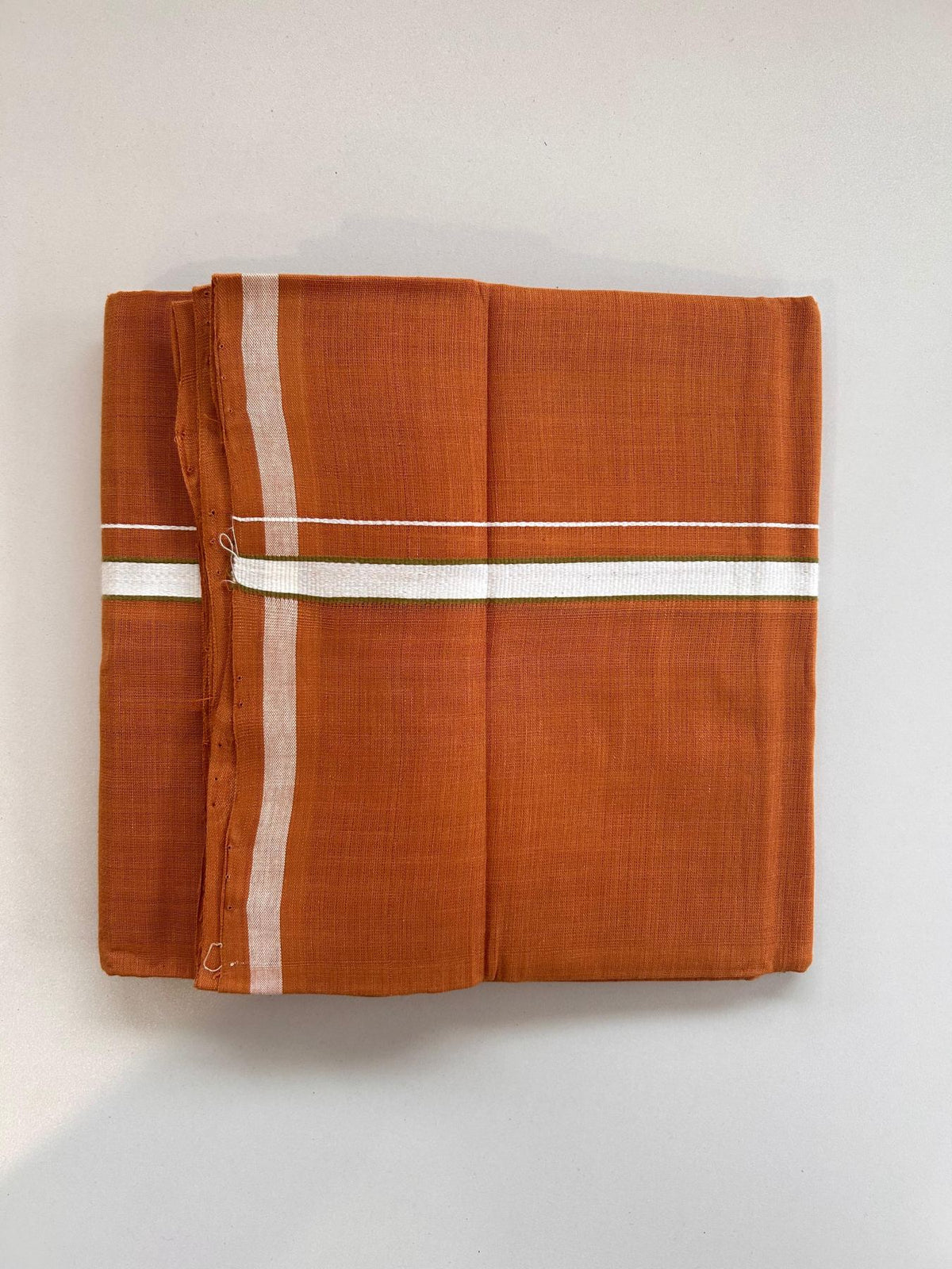 Kerala Handloom Single Kaily/Lungi - KaithariKada 100% Pure Cotton - 40s - 1 cm White & Olive Green Kara With Kavi Colour Body - (2 meter / 4 muzham) - 15 KK8081 ELA