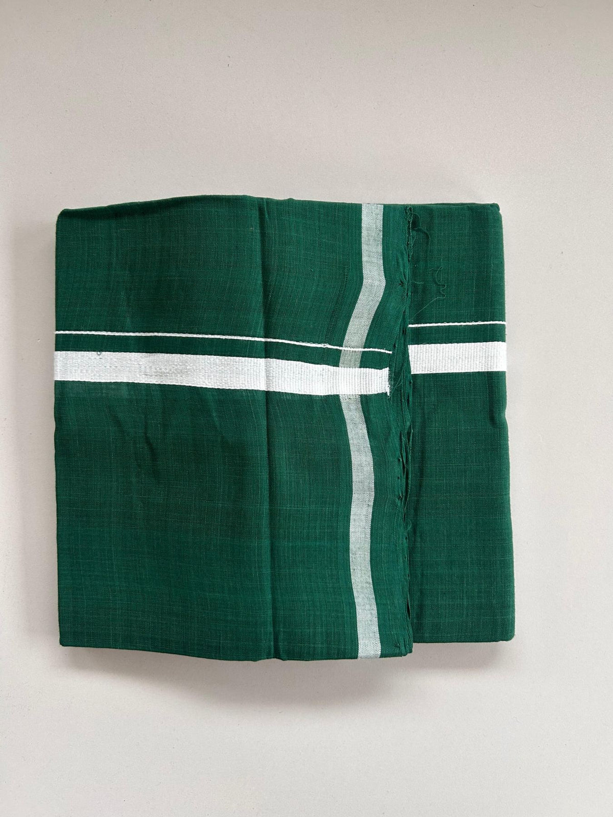 Kerala Handloom Single Kaily/Lungi - KaithariKada 100% Pure Cotton - 40s - 1.5 cm White Kara With Dark Green Colour Body - (2 meter / 4 muzham) - 6 KK8081 ELA