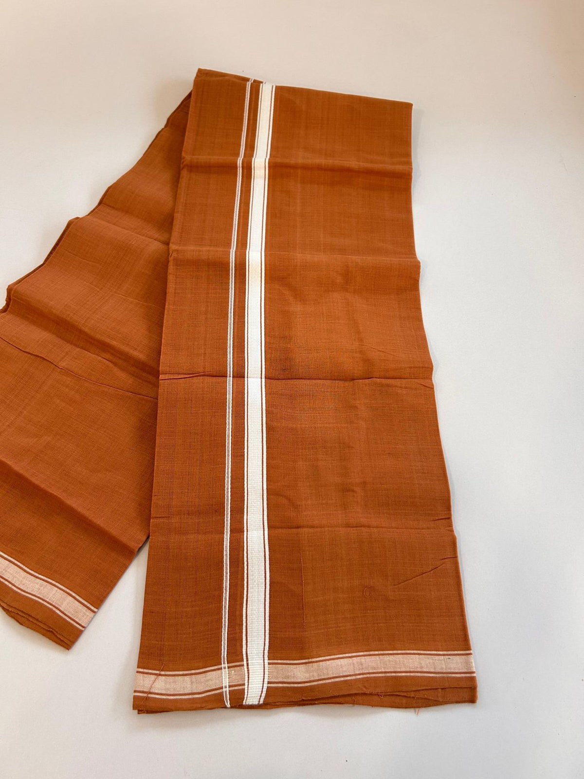 Kerala Handloom Single Kaily/Lungi - KaithariKada 100% Pure Cotton - 40s - 1.5 cm White Kara With Kavi Colour Body - (2 meter / 4 muzham) - 12 KK8081 ELA