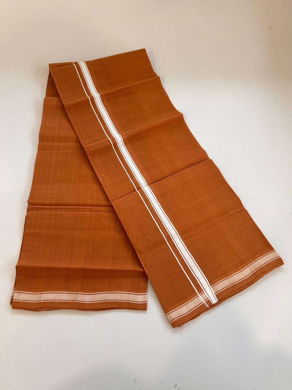 Kerala Handloom Single Kaily/Lungi - KaithariKada 100% Pure Cotton - 40s - 1 cm White Kara With Kavi Colour Body - (2 meter / 4 muzham) - 17 KK8081 ELA