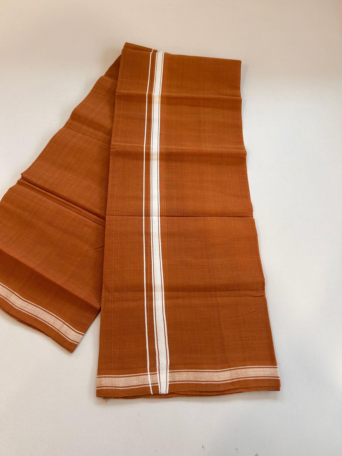Kerala Handloom Single Kaily/Lungi - KaithariKada 100% Pure Cotton - 40s - 1 cm White Kara With Kavi Colour Body - (2 meter / 4 muzham) - 17 KK8081 ELA