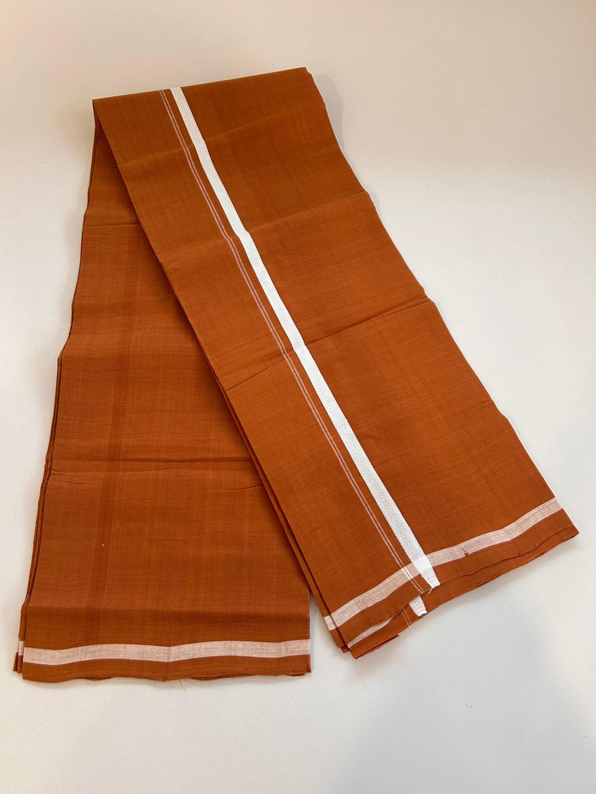 Kerala Handloom Single Kaily/Lungi - KaithariKada 100% Pure Cotton - 30s - 1 cm White Kara With Kavi Colour Body - (2 meter / 4 muzham) - 18 KK8081 ELA