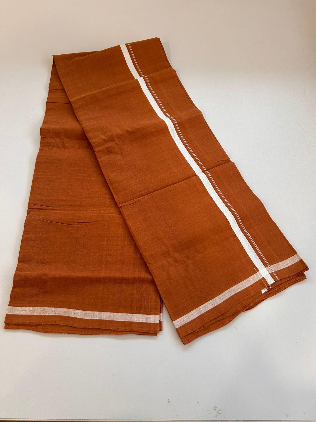 Kerala Handloom Single Kaily/Lungi - KaithariKada 100% Pure Cotton - 30s - 1 cm White Kara With Kavi Colour Body - (2 meter / 4 muzham) - 21 KK8081 ELA