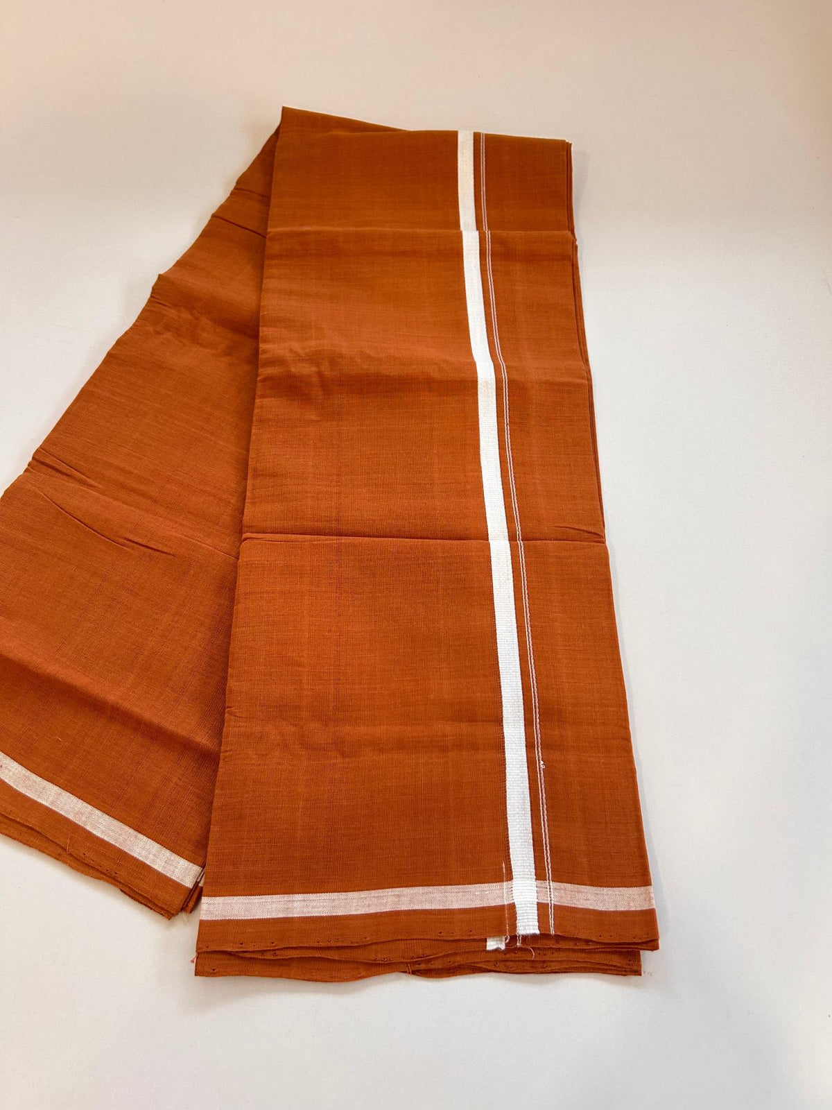 Kerala Handloom Single Kaily/Lungi - KaithariKada 100% Pure Cotton - 30s - 1 cm White Kara With Kavi Colour Body - (2 meter / 4 muzham) - 21 KK8081 ELA