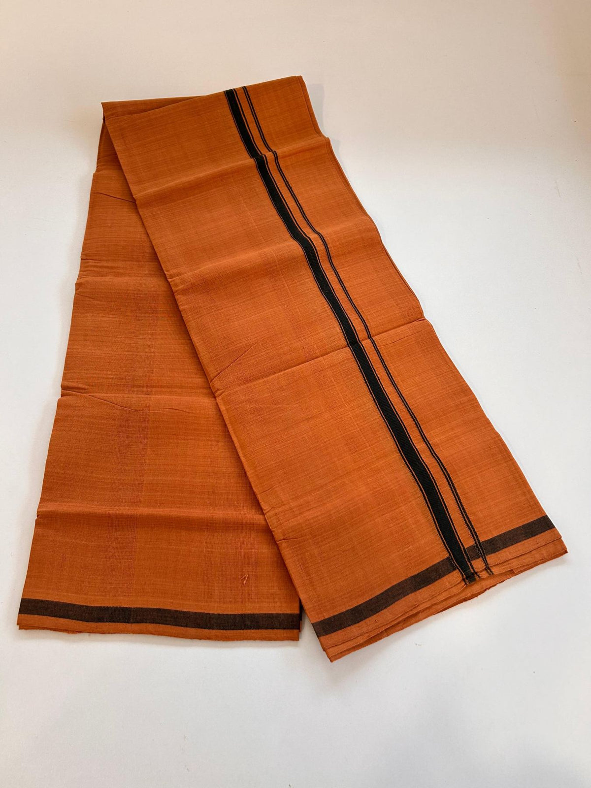Kerala Handloom Single Kaily/Lungi - KaithariKada 100% Pure Cotton - 30s - 1 cm Black Kara With Kavi Colour Body - (2 meter / 4 muzham) - 22 KK8081 ELA