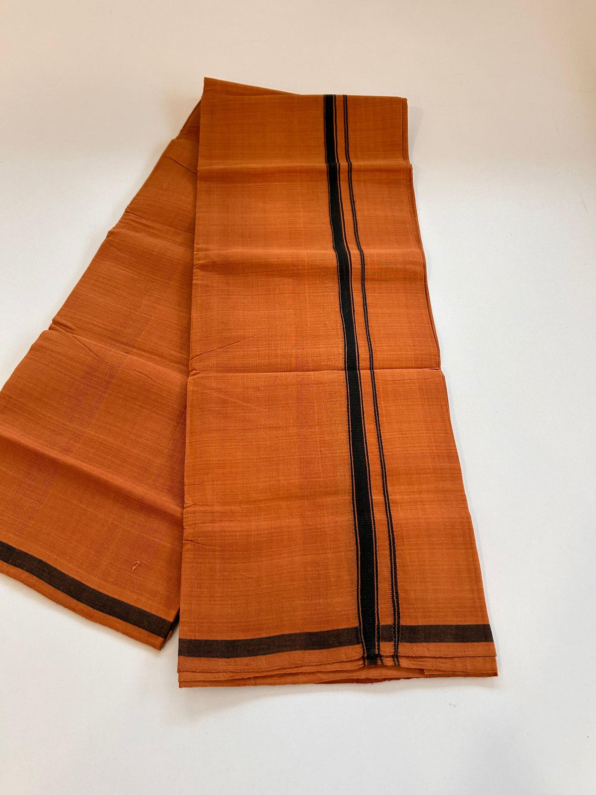 Kerala Handloom Single Kaily/Lungi - KaithariKada 100% Pure Cotton - 30s - 1 cm Black Kara With Kavi Colour Body - (2 meter / 4 muzham) - 22 KK8081 ELA