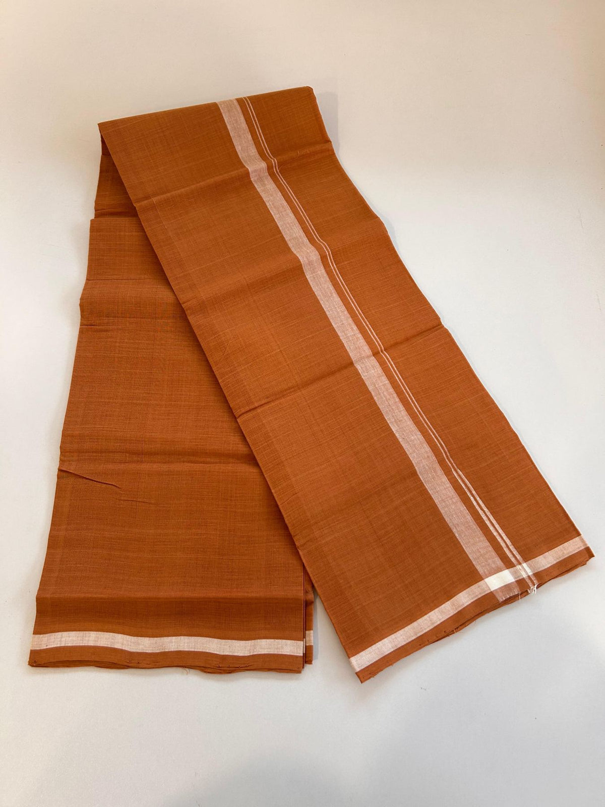 Kerala Handloom Single Kaily/Lungi - KaithariKada 100% Pure Cotton - 40s - 2 cm Puliyilakkara White Shaded Chutty Kara With Kavi Colour Body - (2 meter / 4 muzham) - 25 KK8081 ELA