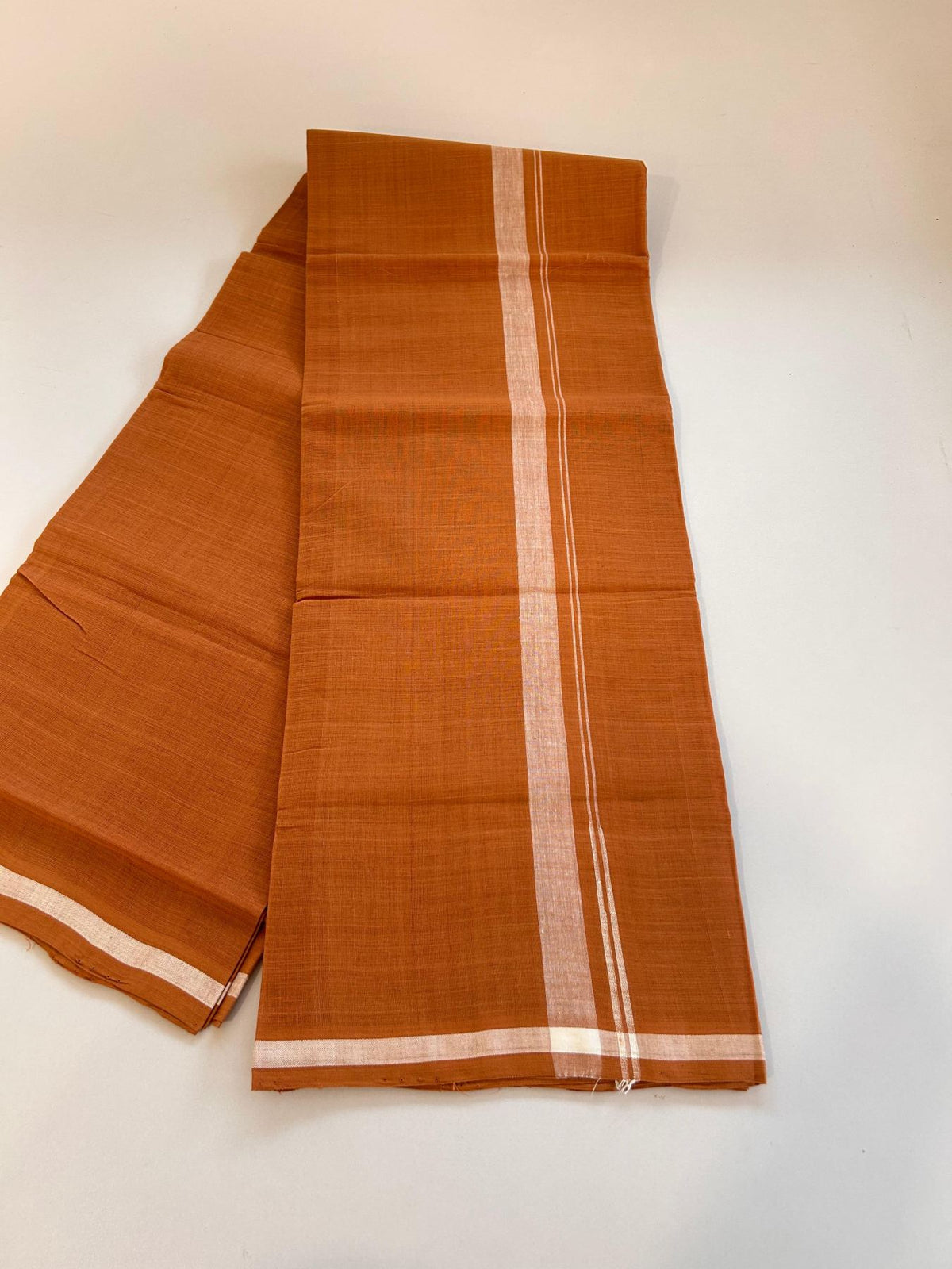 Kerala Handloom Single Kaily/Lungi - KaithariKada 100% Pure Cotton - 40s - 2 cm Puliyilakkara White Shaded Chutty Kara With Kavi Colour Body - (2 meter / 4 muzham) - 25 KK8081 ELA