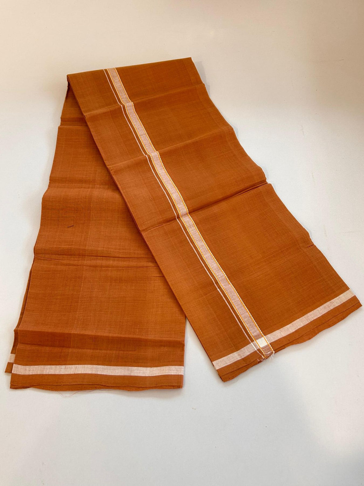 Kerala Handloom Single Kaily/Lungi - KaithariKada 100% Pure Cotton - 40s - 1.5 cm White & Orange Shaded Kara With Kavi Colour Body - (2 meter / 4 muzham) - 26 KK8081 ELA