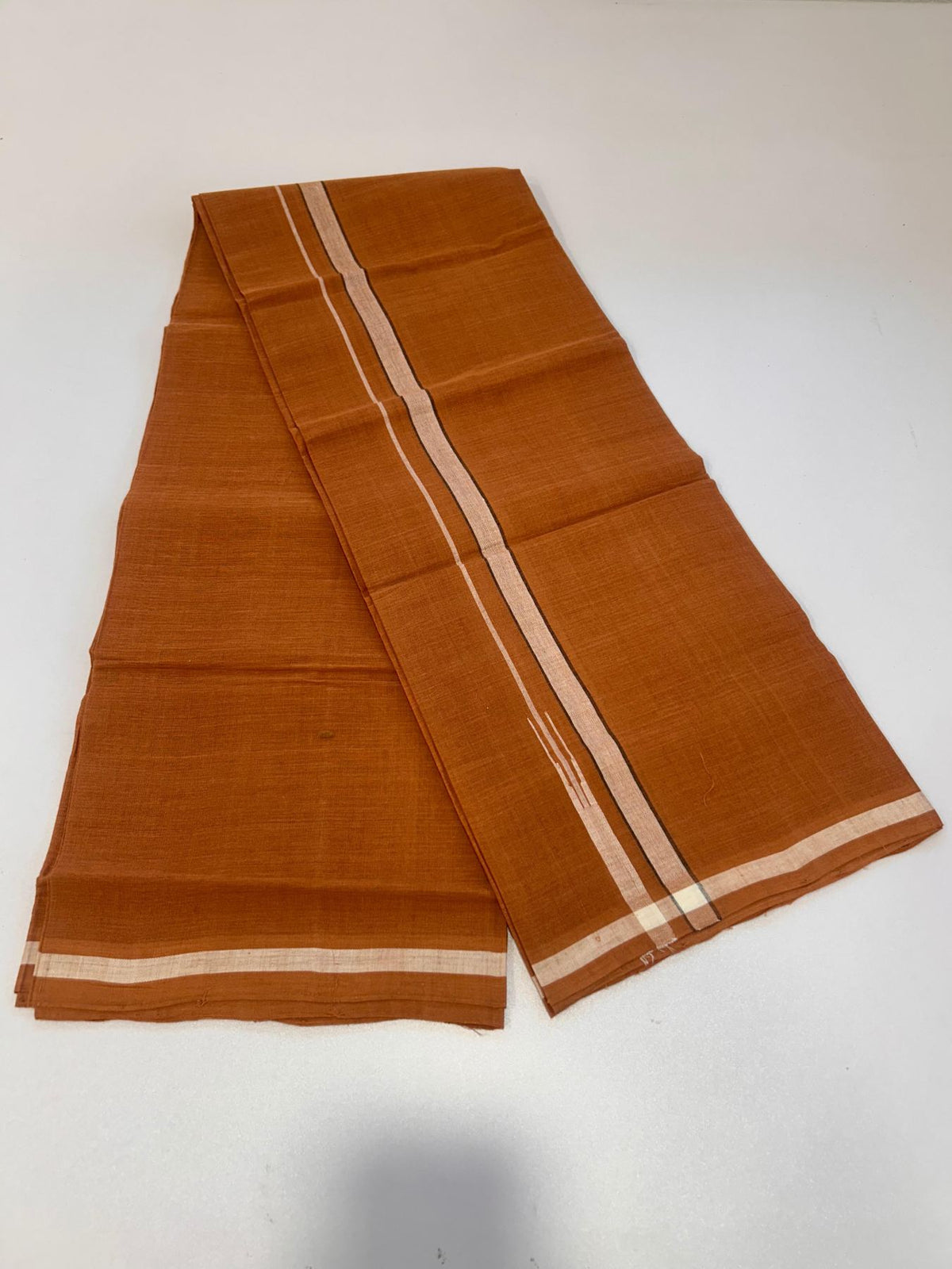 Kerala Handloom Single Kaily/Lungi - KaithariKada 100% Pure Cotton - 40s - 1.5 cm Puliyilakkara White & Black Shaded Chutty Kara With Kavi Colour Body - (2 meter / 4 muzham) - 28 KK8081 ELA