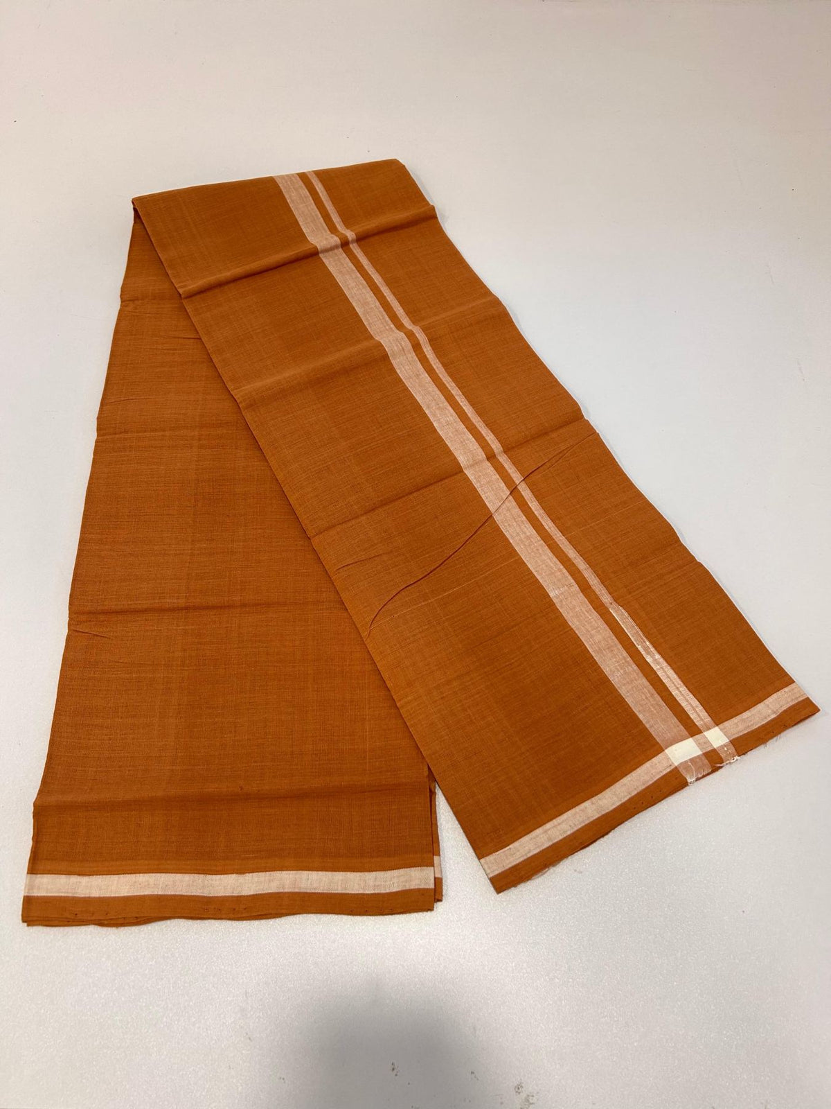 Kerala Handloom Single Kaily/Lungi - KaithariKada 100% Pure Cotton - 40s - 2 cm Puliyilakkara White Shaded Chutty Kara With Kavi Colour Body - (2 meter / 4 muzham) - 30 KK8081 ELA