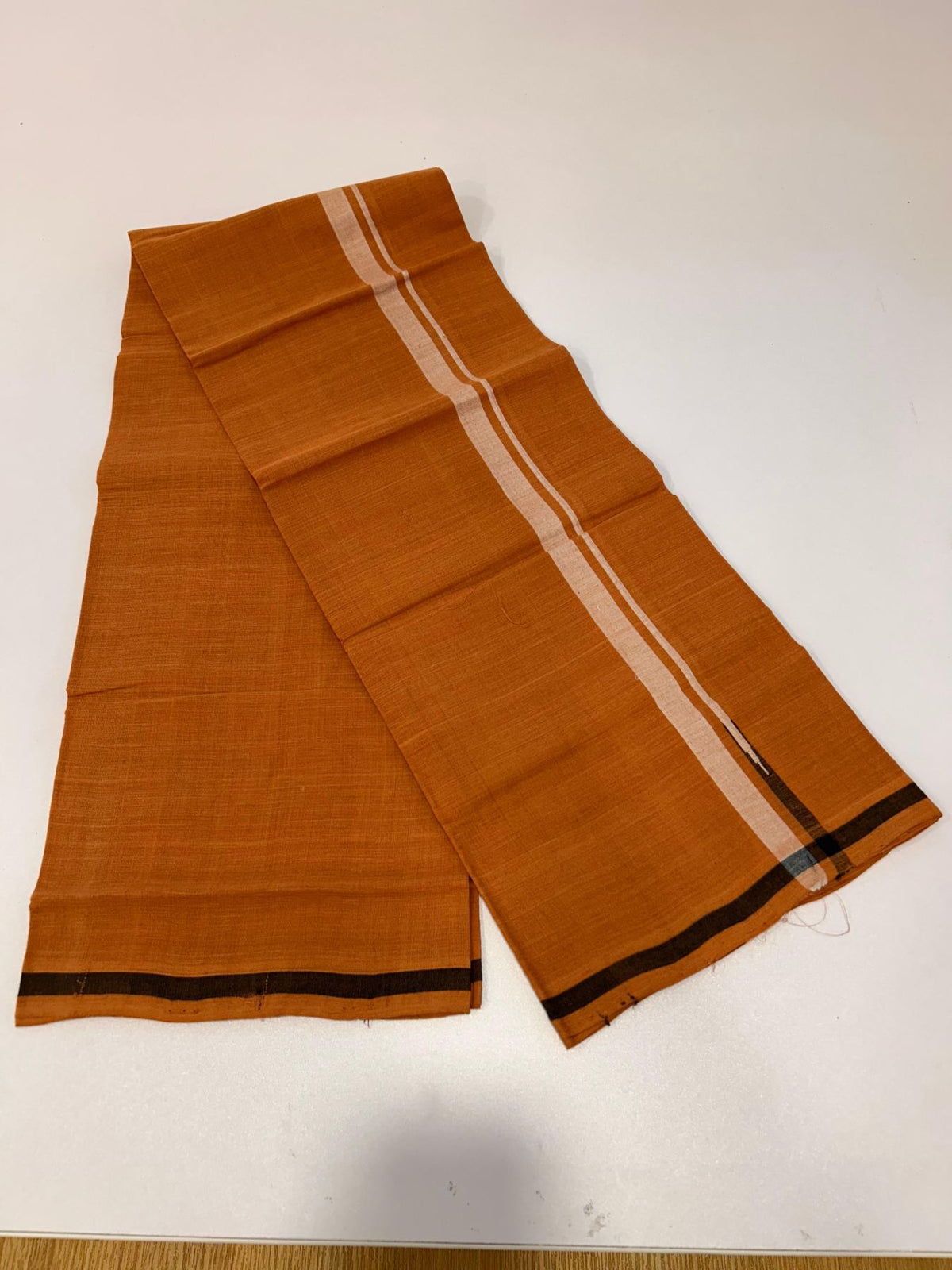Kerala Handloom Single Kaily/Lungi - KaithariKada 100% Pure Cotton - 40s - 2 cm Puliyilakkara White Shaded Black Chutty Kara With Kavi Colour Body - (2 meter / 4 muzham) - 31 KK8081 ELA